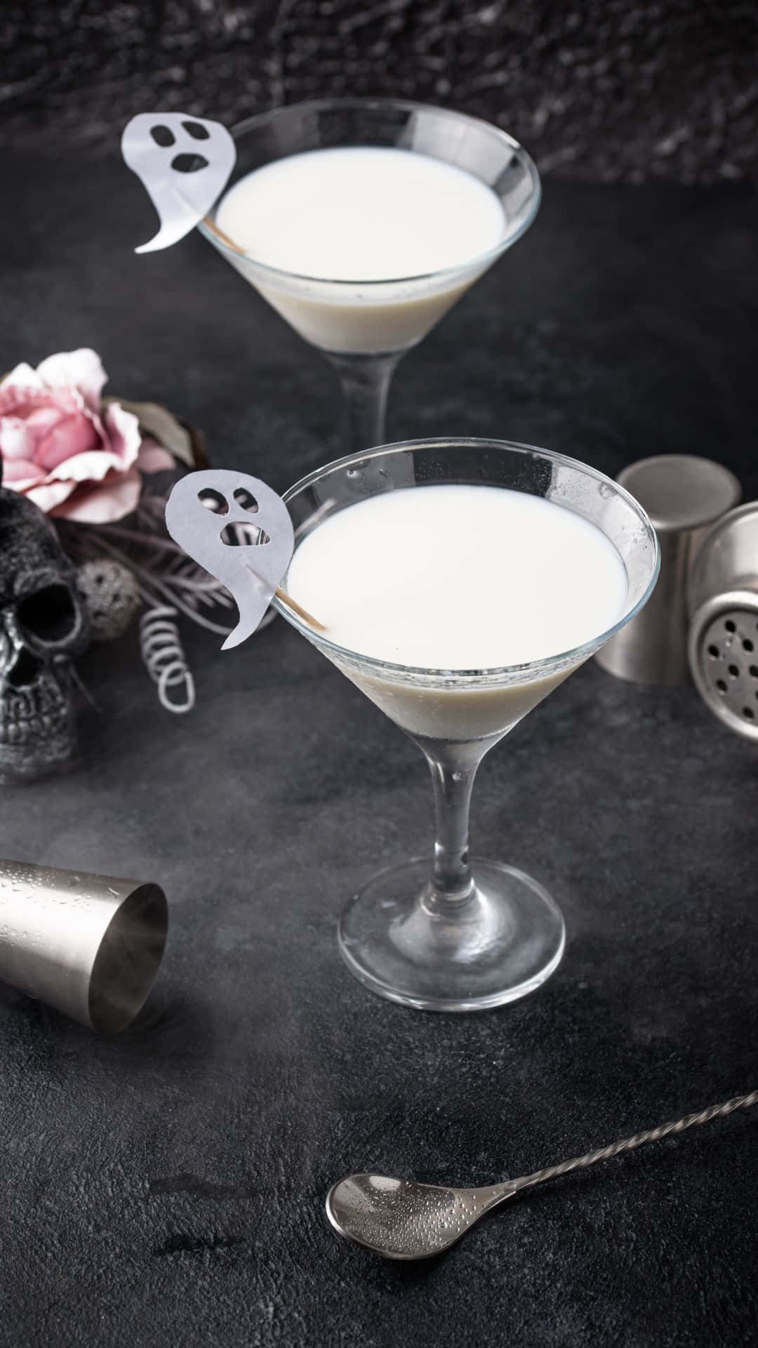Frighteningly Refreshing Spooky Cocktails' Wallpaper