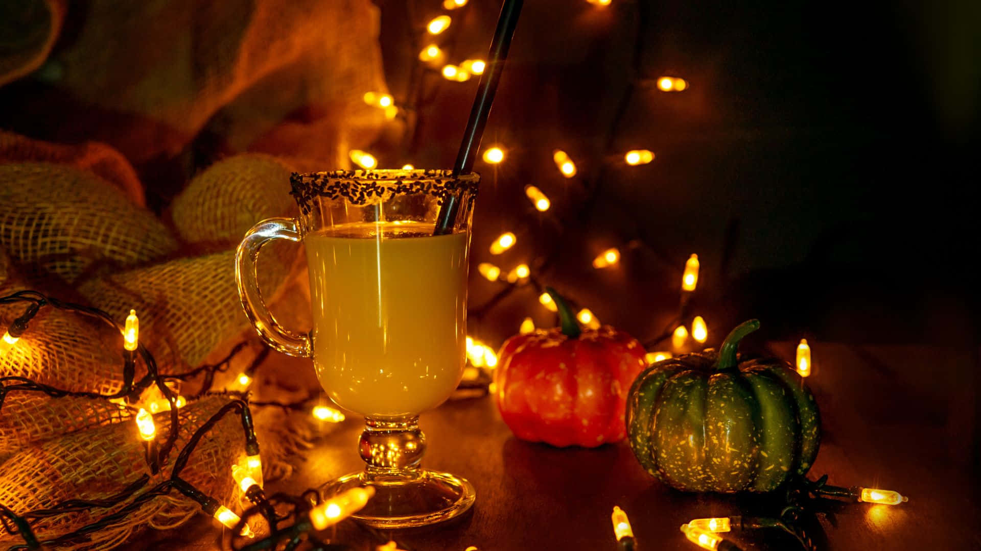 Get ready for halloween with these spooky cocktails! Wallpaper