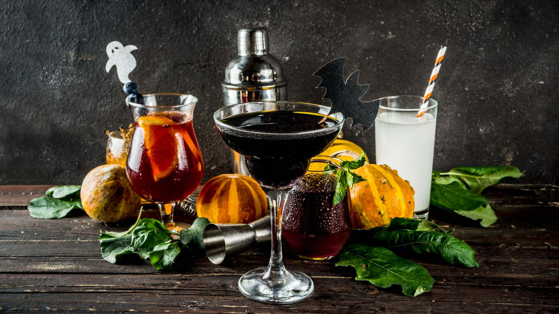 Enjoy a spooky cocktail tonight! Wallpaper