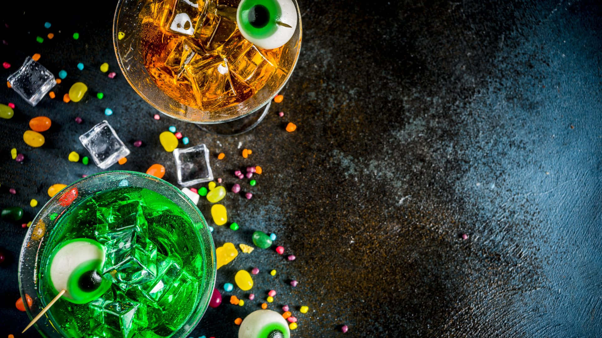 Add some eeriness to your party with spooky cocktails! Wallpaper