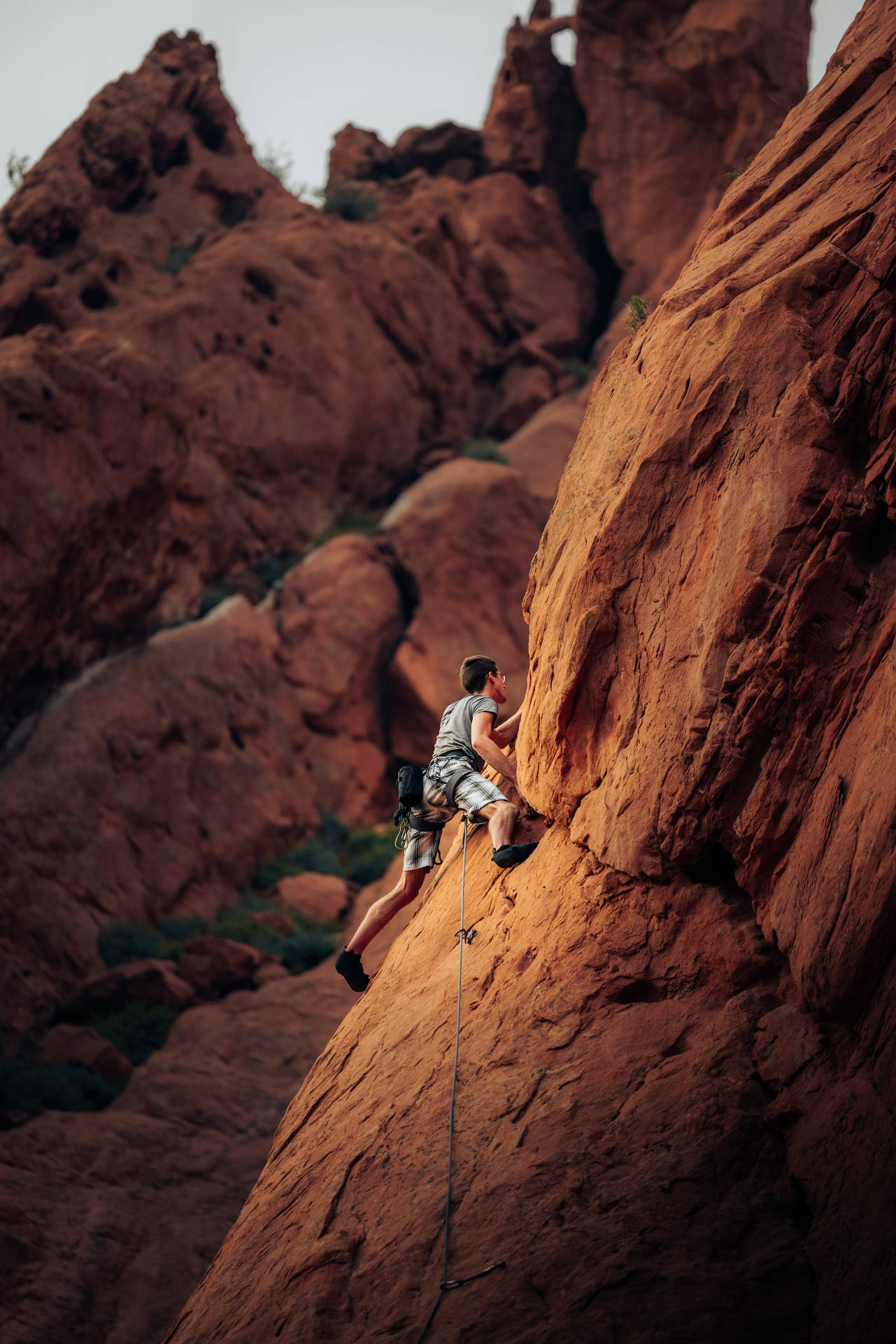 Sport Rock Climbing Man Wallpaper