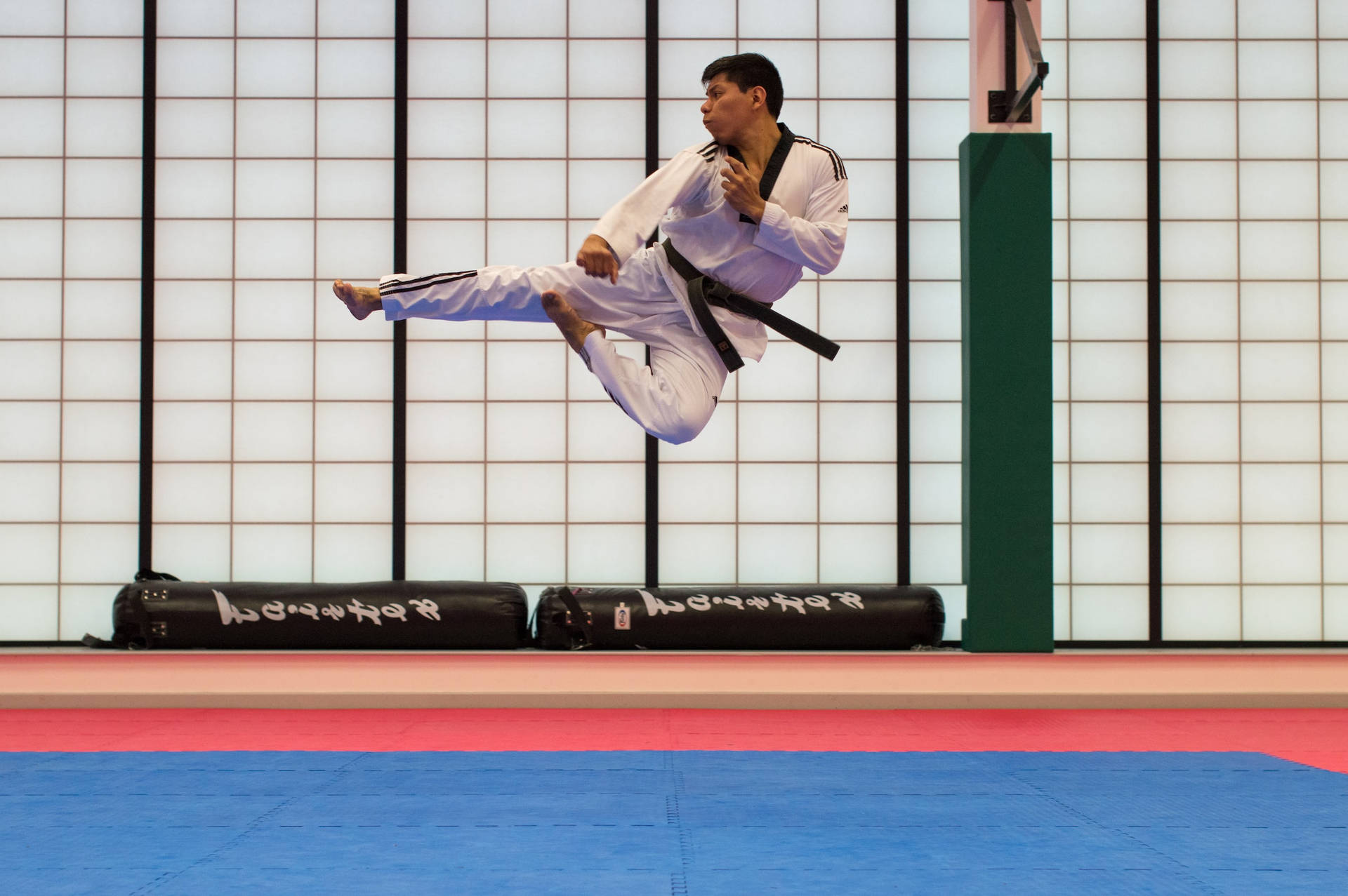 Sport Taekwondo Practitioner Strålevifte Baggrundsbillede Wallpaper