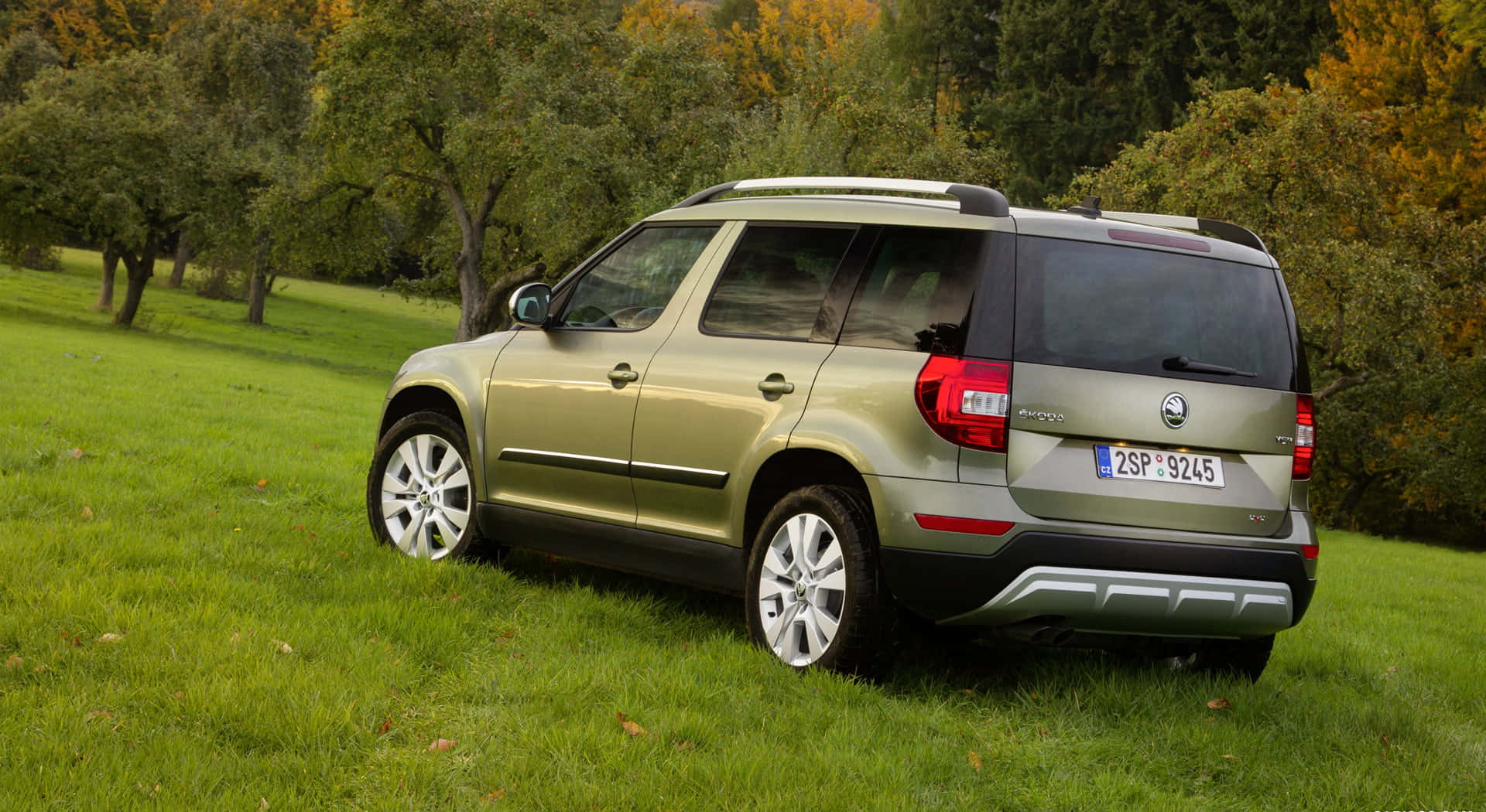 Sporty Skoda Yeti In Action On A Mountain Terrain Wallpaper