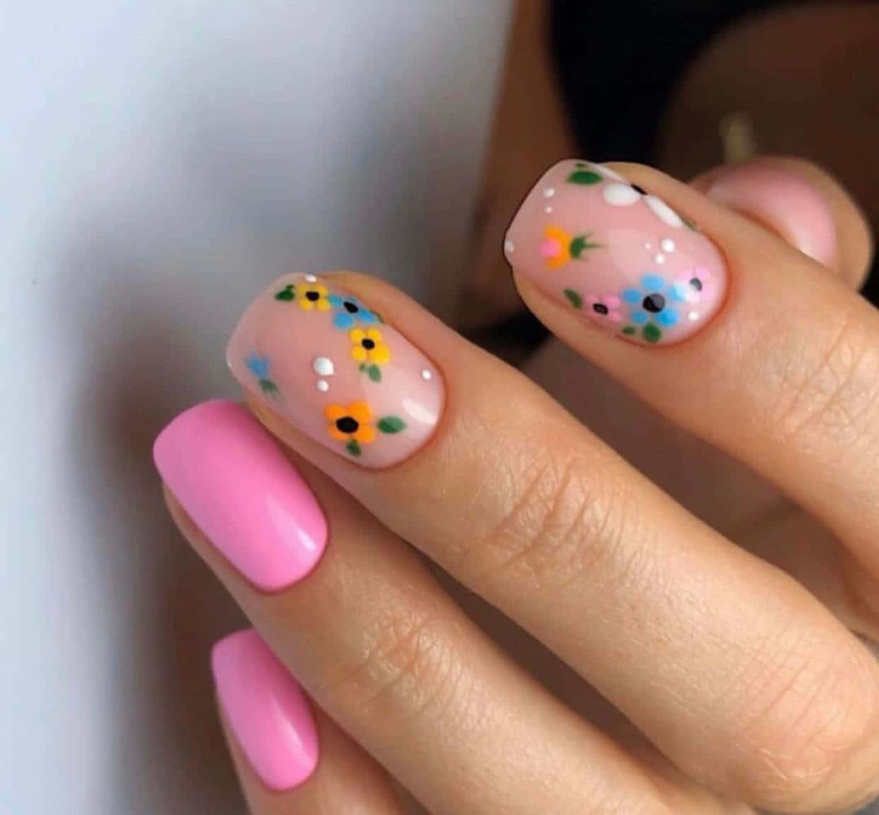 Diseñoelegante De Uñas De Primavera Fondo de pantalla