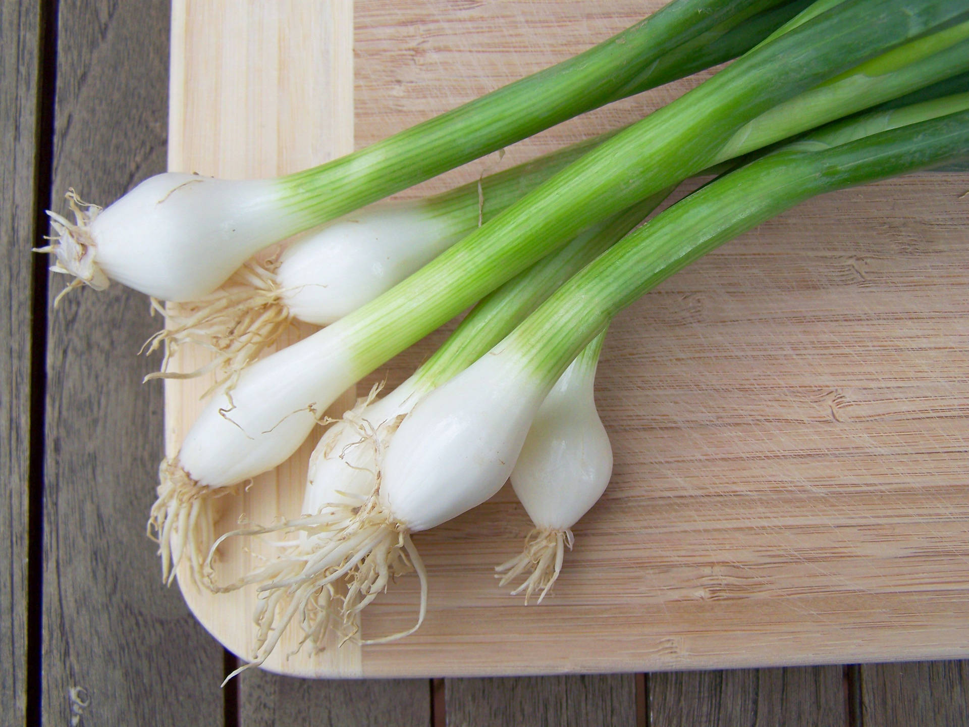 Spring Onions On Wooden Chopping Board Wallpaper