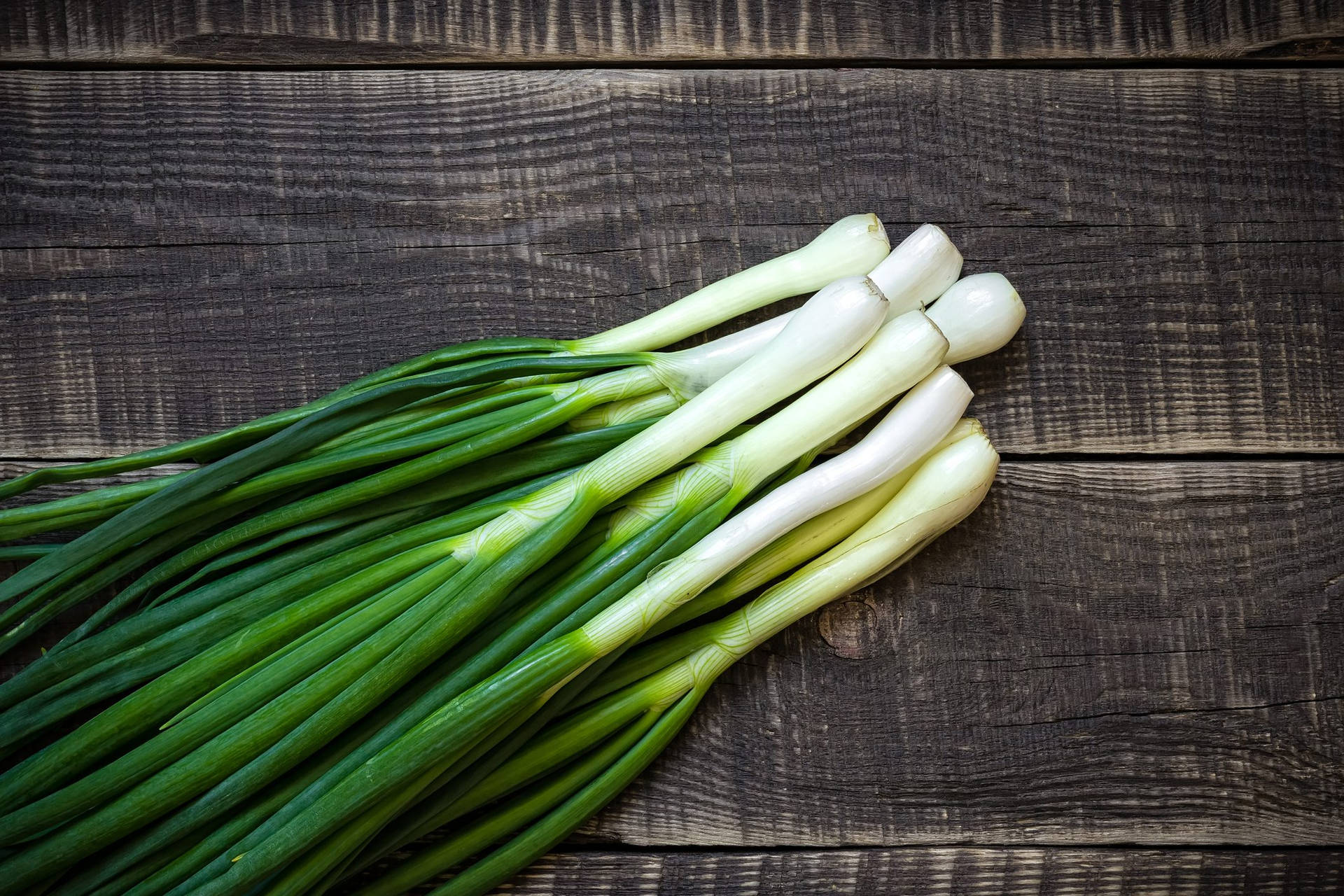 Spring Onions On Wooden Surface Wallpaper