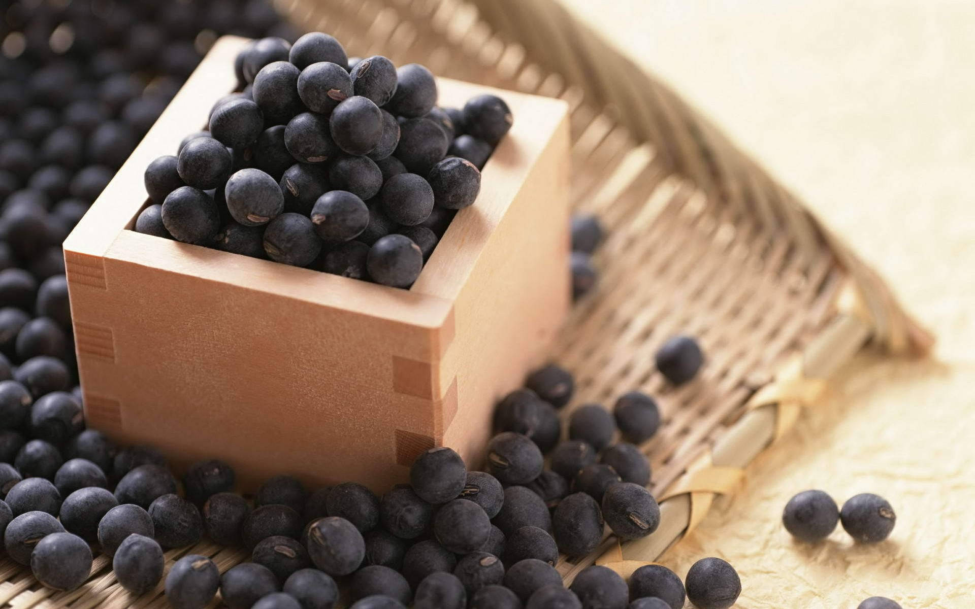 Square Sake Box Of Blueberries Wallpaper