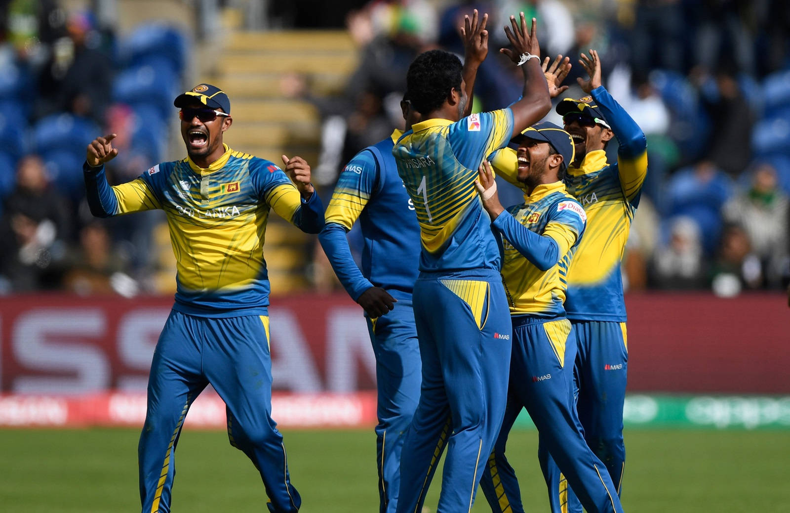 Sri Lanka Cricket Victory Snapshot Tapet: Del glæden fra Sri Lanka Cricket's sejr med dette livsbekræftende tapet. Wallpaper