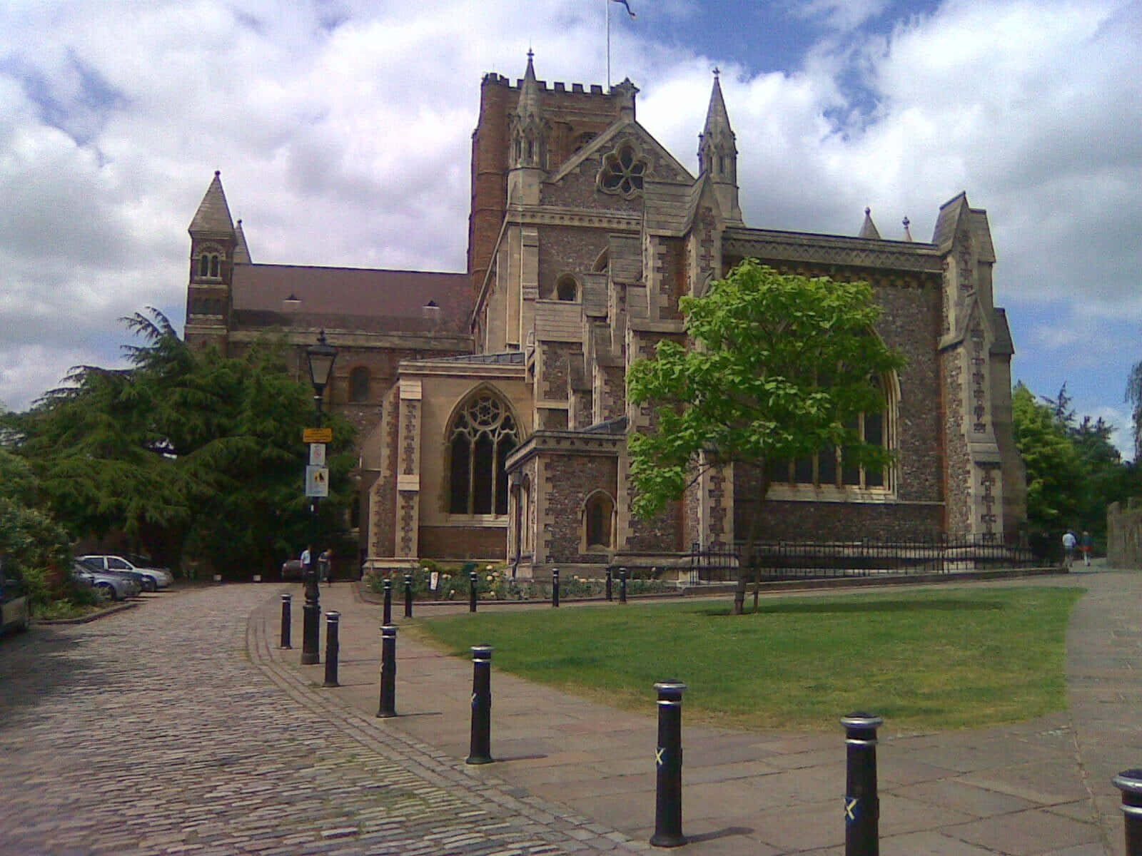 St Albans Cathedral Exterior View Wallpaper