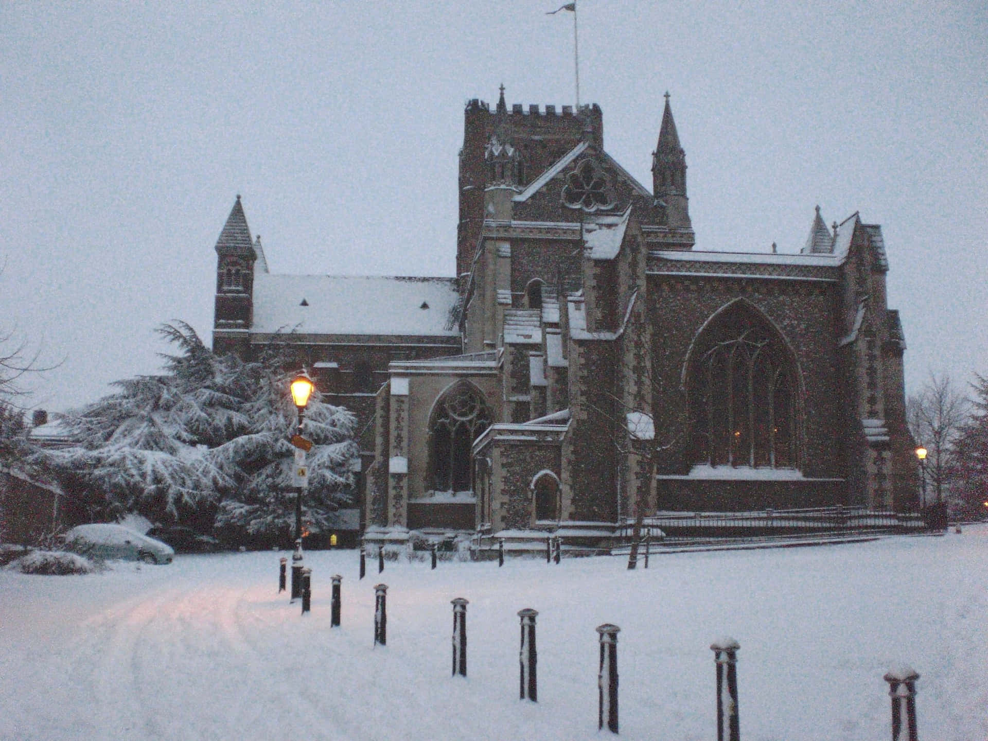 St Albans Cathedralin Snow Wallpaper