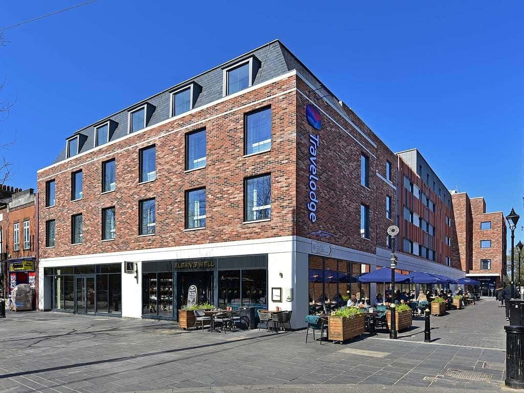 St Albans Travelodge Hotel Exterior Wallpaper