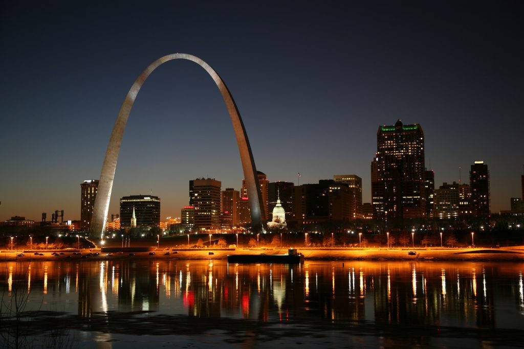 Majestic View of the Gateway Arch at St. Louis Wallpaper