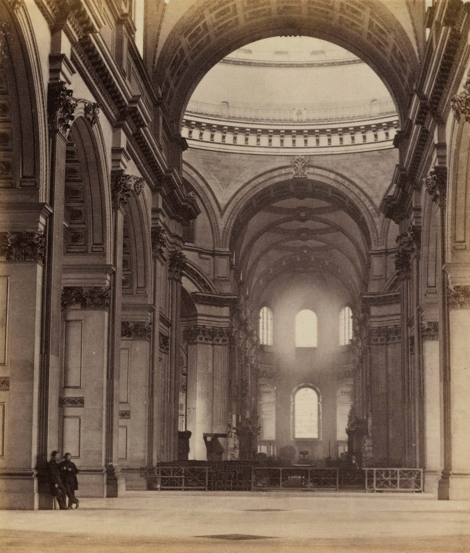 Fotografíadel Interior Antiguo De La Catedral De San Pablo En Londres. Fondo de pantalla