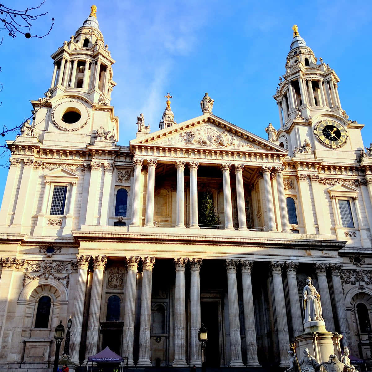 St. Paul's Cathedral Queen Anne Statue Wallpaper