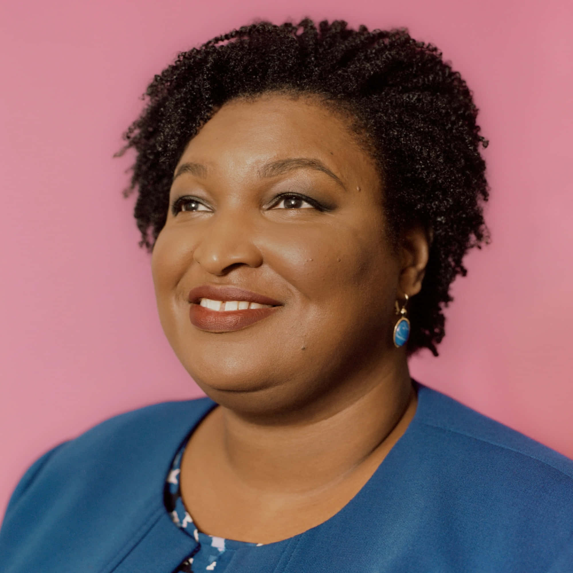 Stacey Abrams, An Influential American Politician, Delivering A Speech. Wallpaper