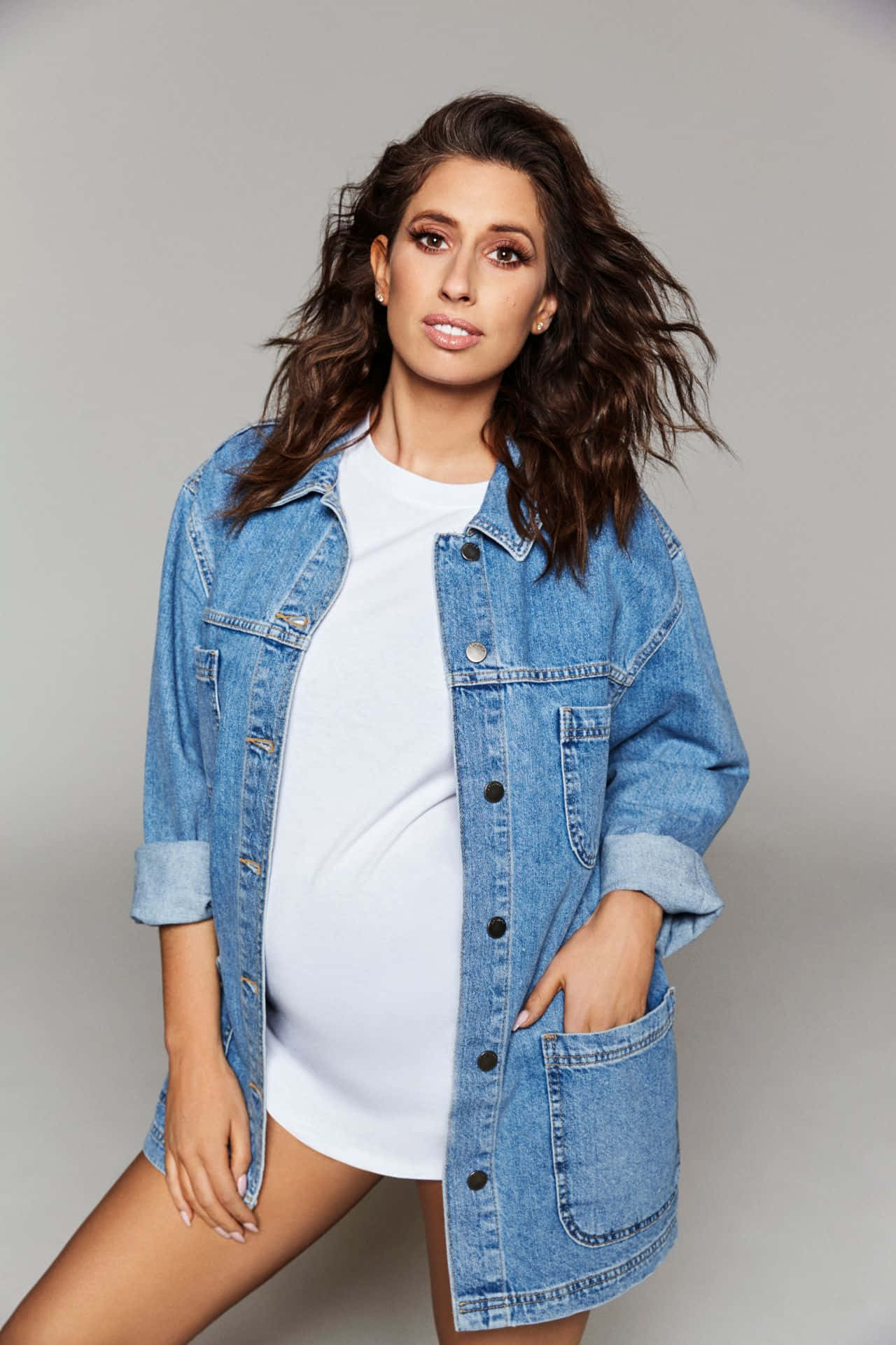 Potret Stacey Solomon Dalam Jaket Denim Wallpaper