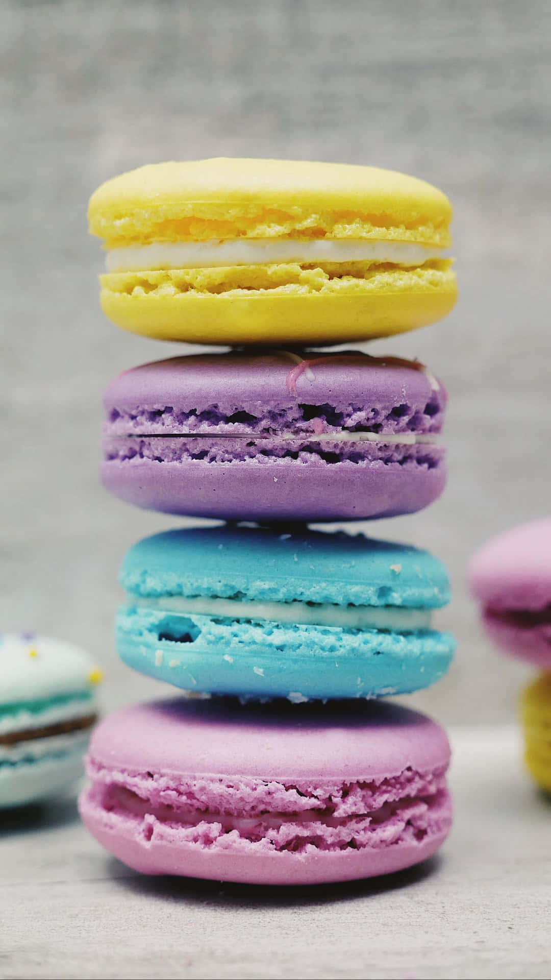 Gestapeltesortierte Französische Macaron-desserts Wallpaper