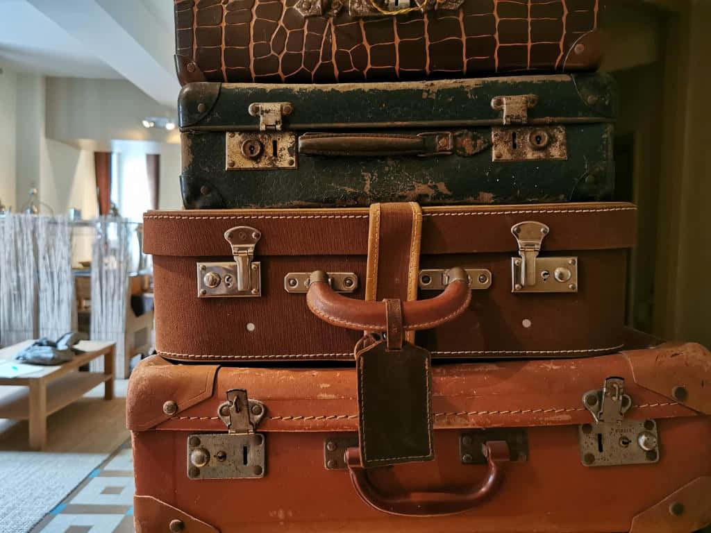 Valises Vintage Empilées Fond d'écran