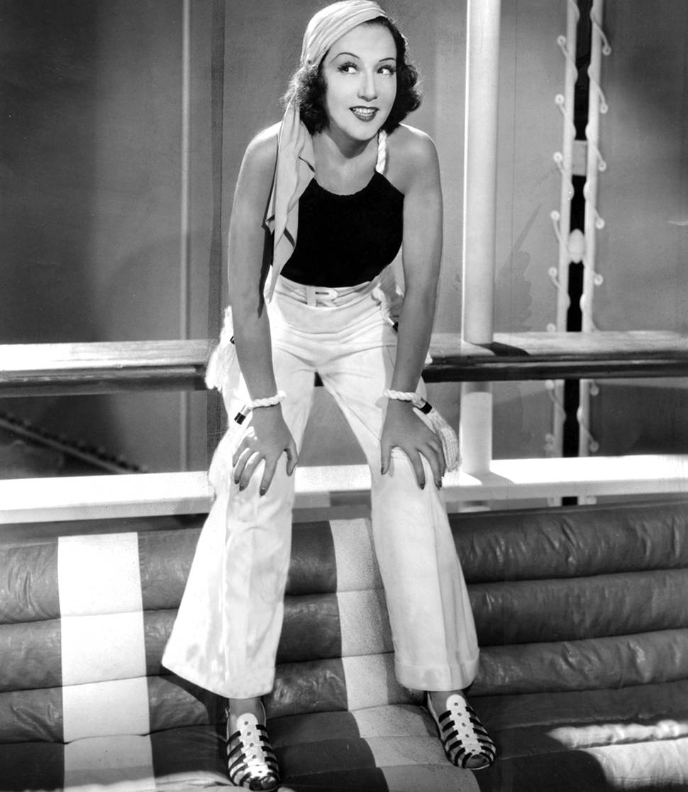 Stage Star Ethel Merman Chic Style Wallpaper