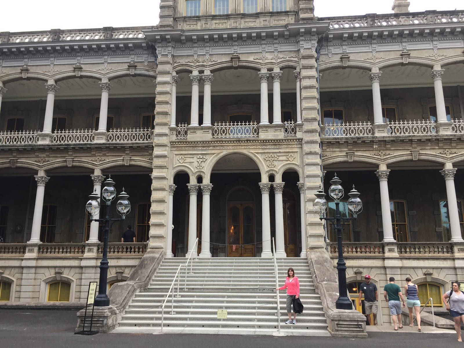 Staircase Leading To Iolani Palace Entrance Wallpaper