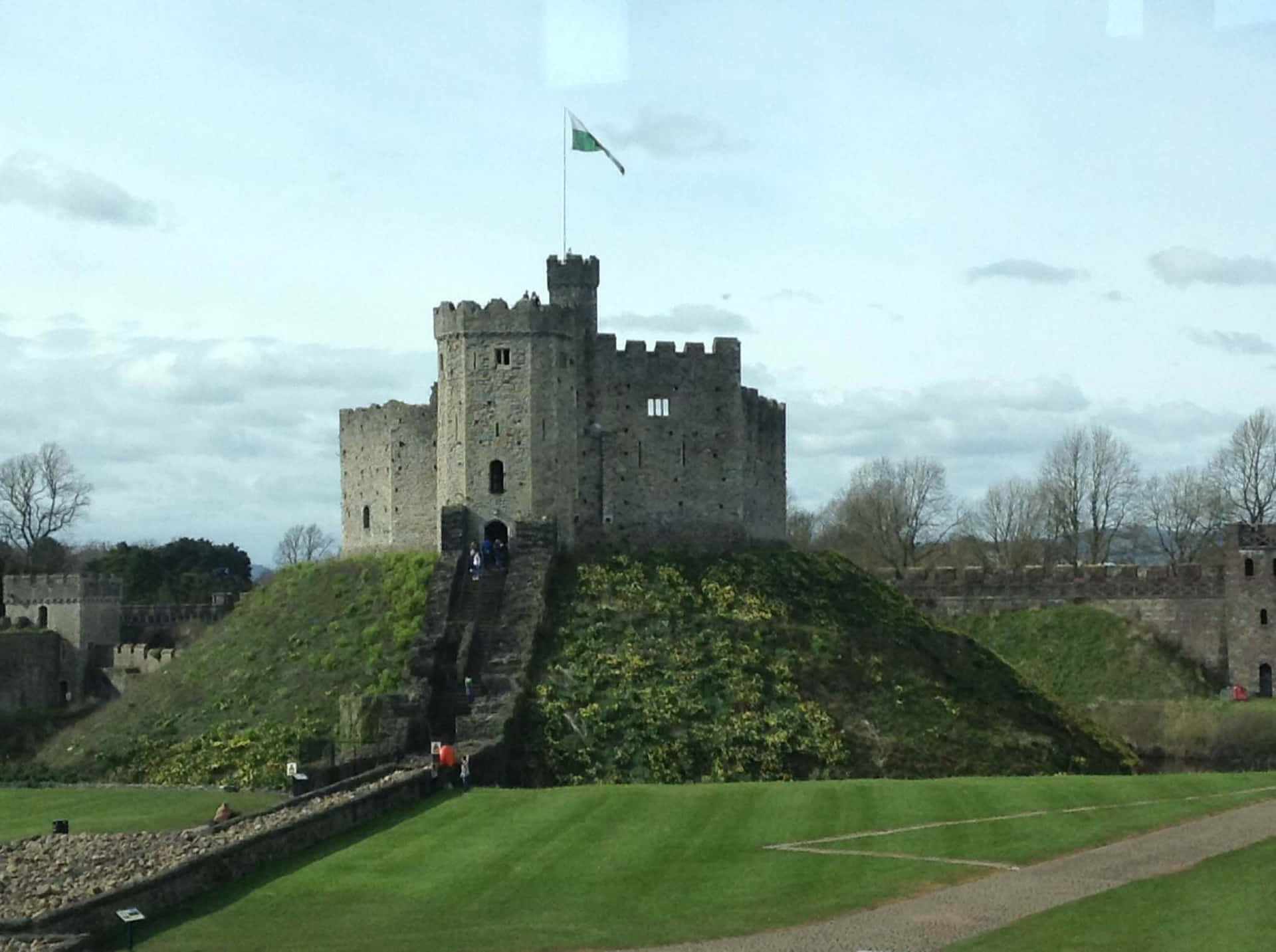Scalinataverso Il Castello Di Cardiff Sfondo