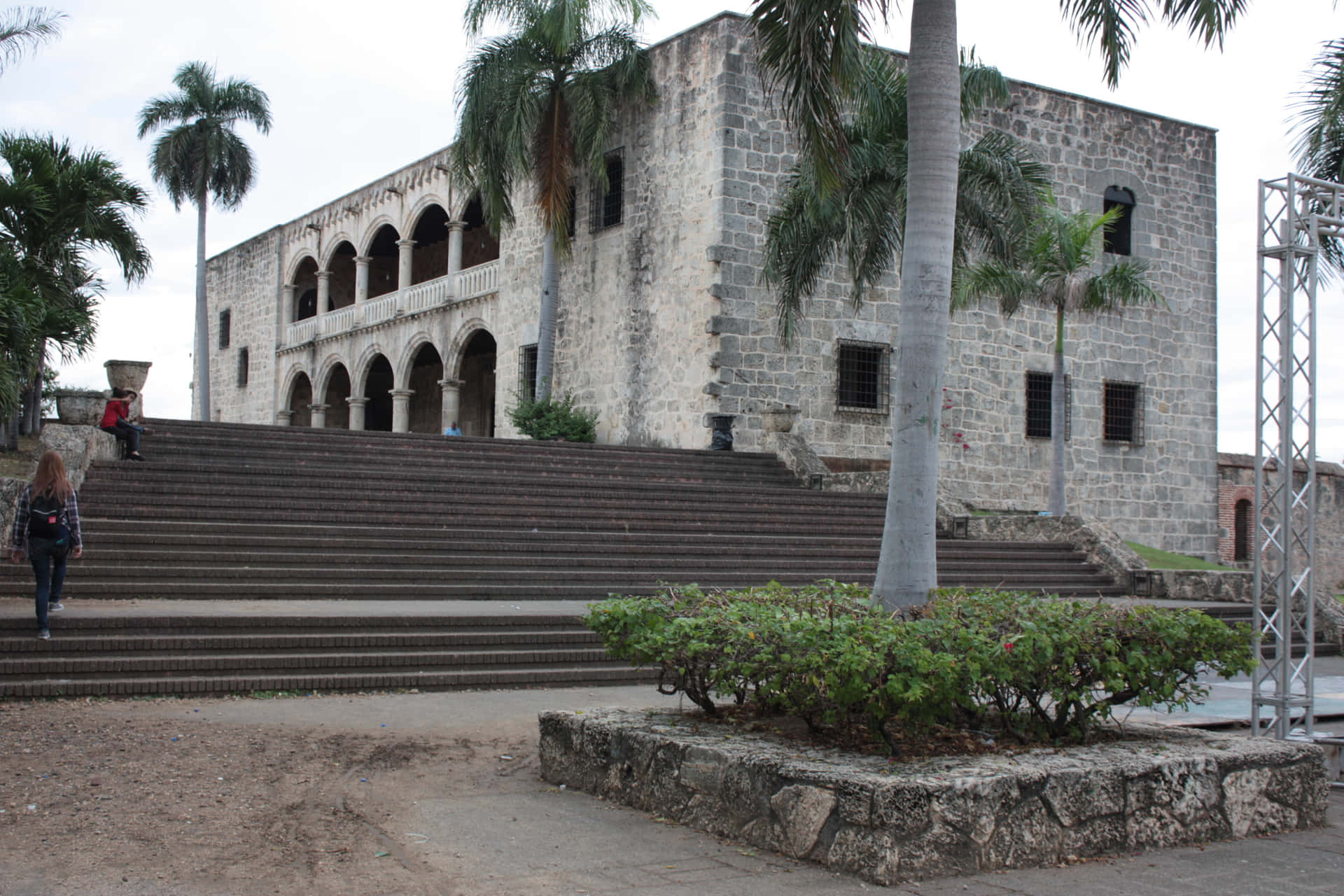 Escalerasque Conducen Al Alcázar De Colón Fondo de pantalla