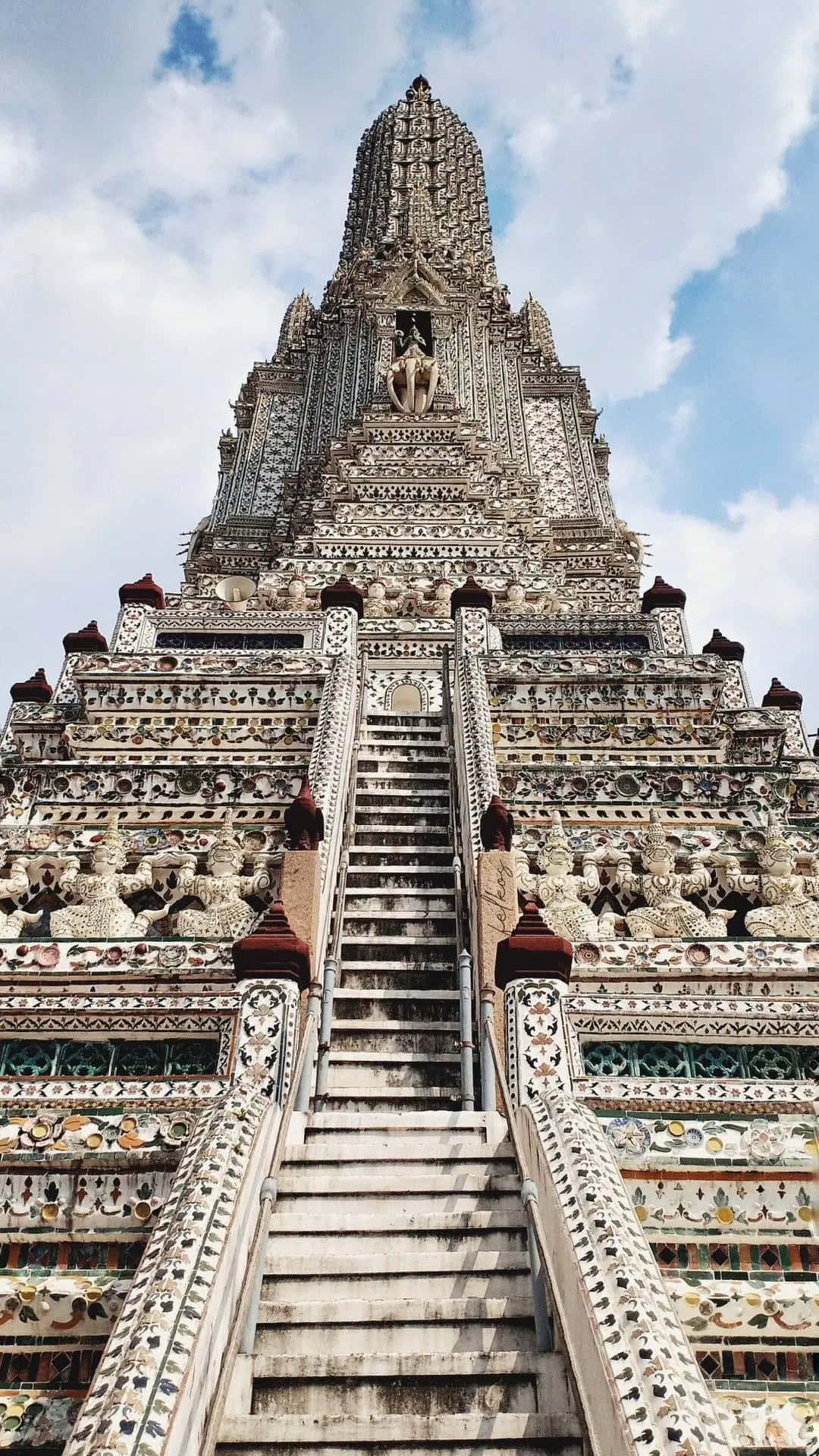 Stairway In Wat Arun Wallpaper