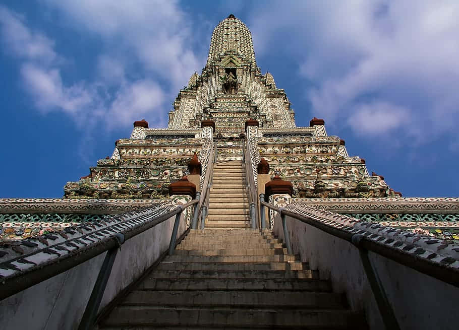 Stairways In Wat Arun Wallpaper