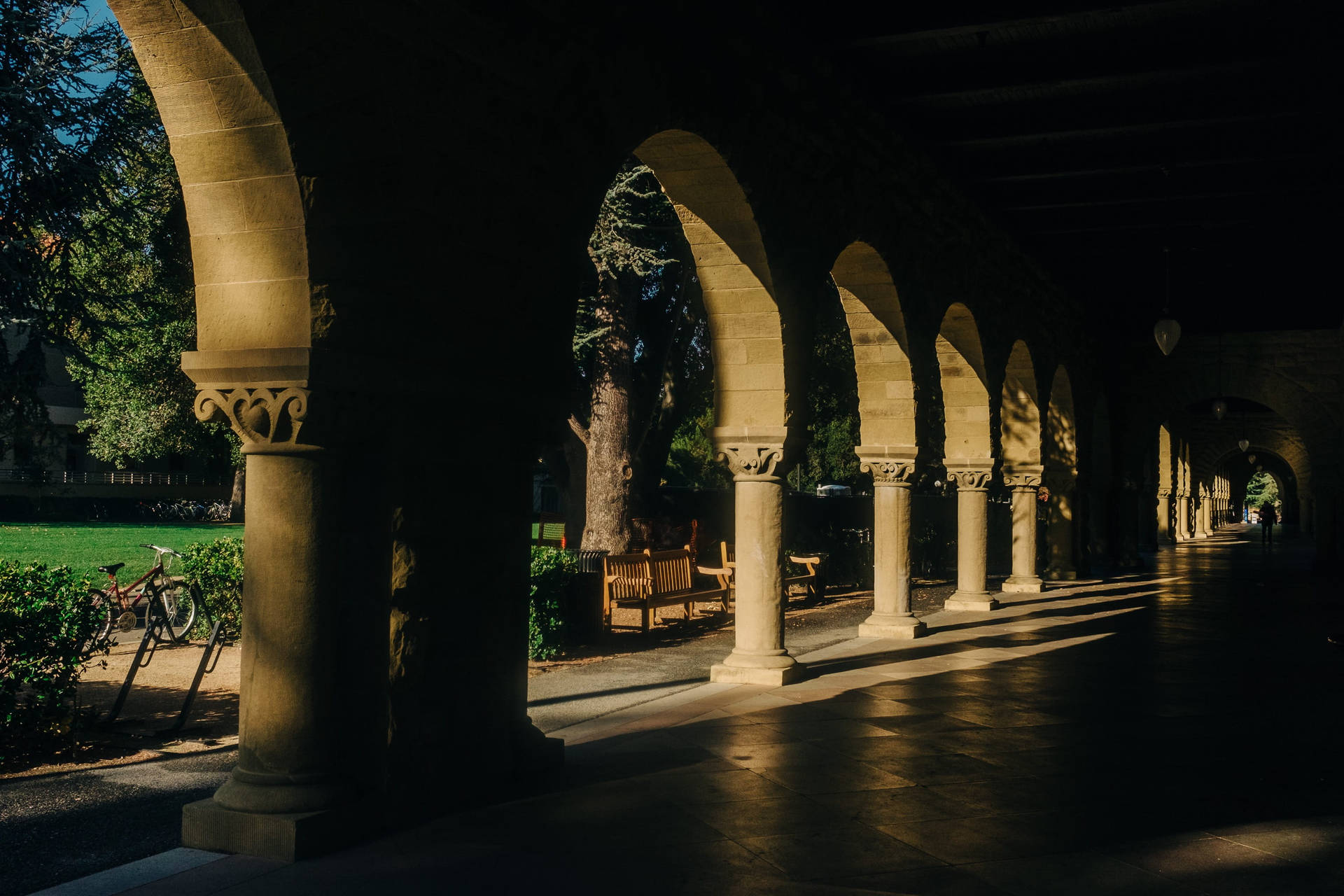 Interiordel Arco De La Universidad De Stanford Fondo de pantalla