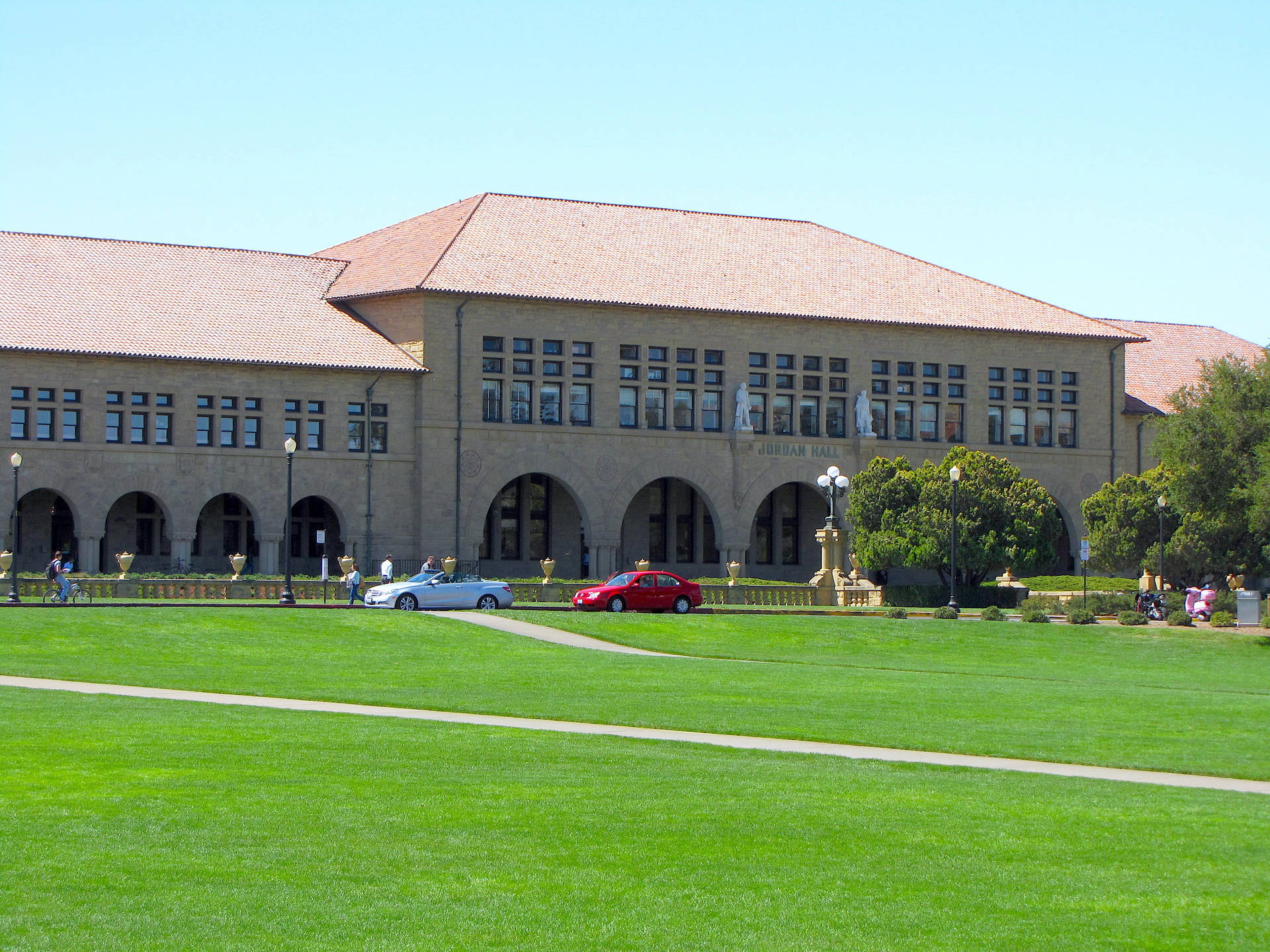 Magnificent view of Stanford University's vast grounds. Wallpaper