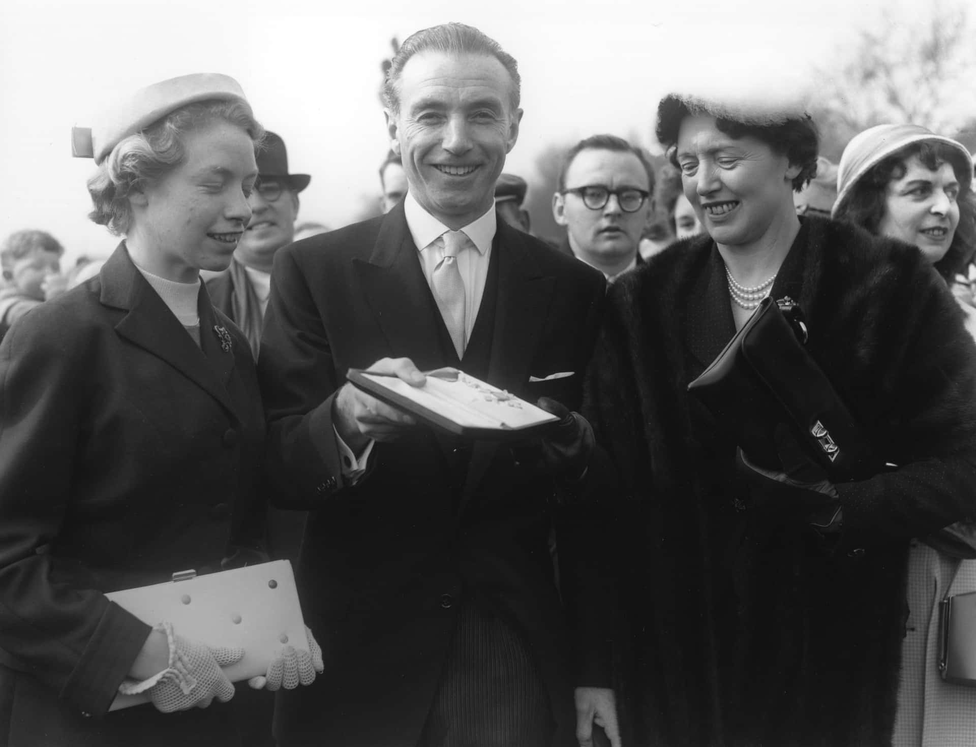 Stanley Matthews sammen med hans datter og hustru Wallpaper