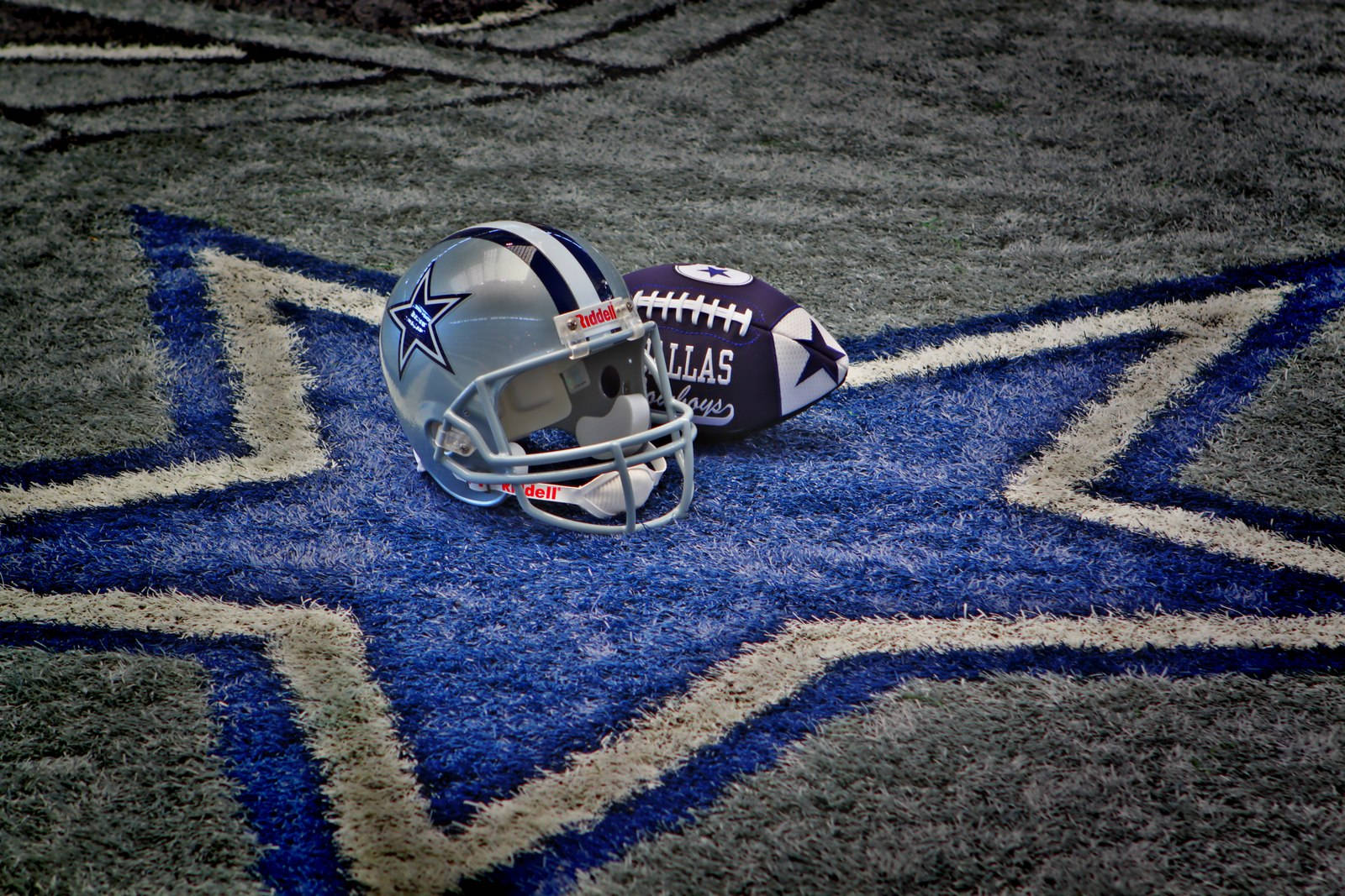 Star On Awesome Dallas Cowboys Field Wallpaper