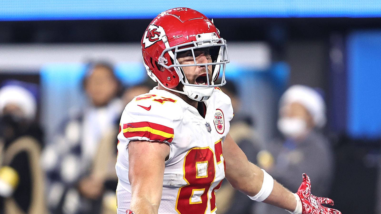 Star Tight End Travis Kelce In Action Wallpaper