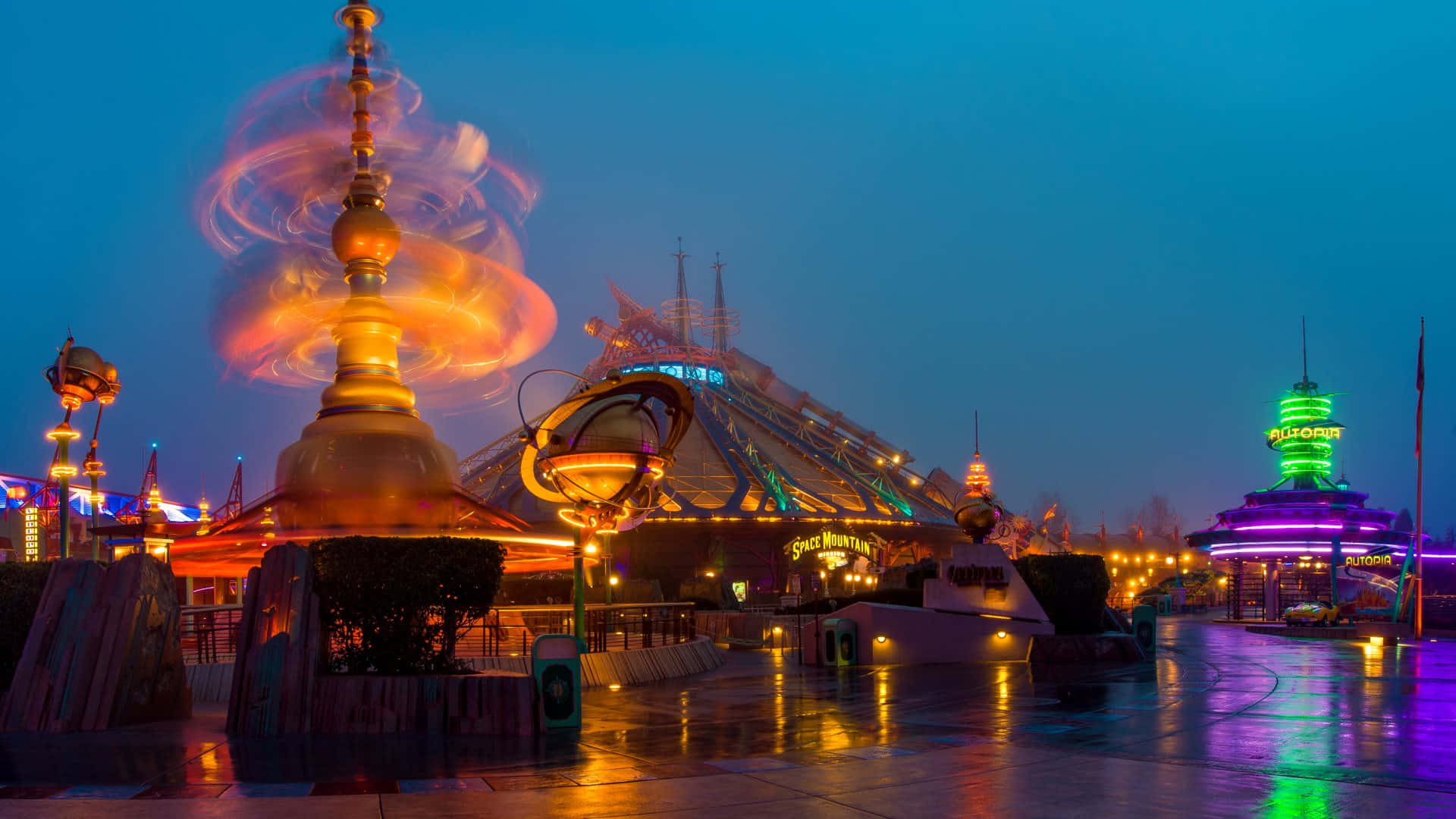 Stjärnornaskrig Hyperspace Rollercoaster På Disneyland Paris. Wallpaper