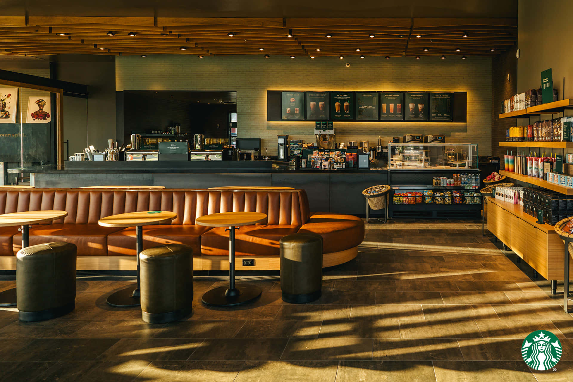 Starbucksein Café Mit Hockern Und Tischen