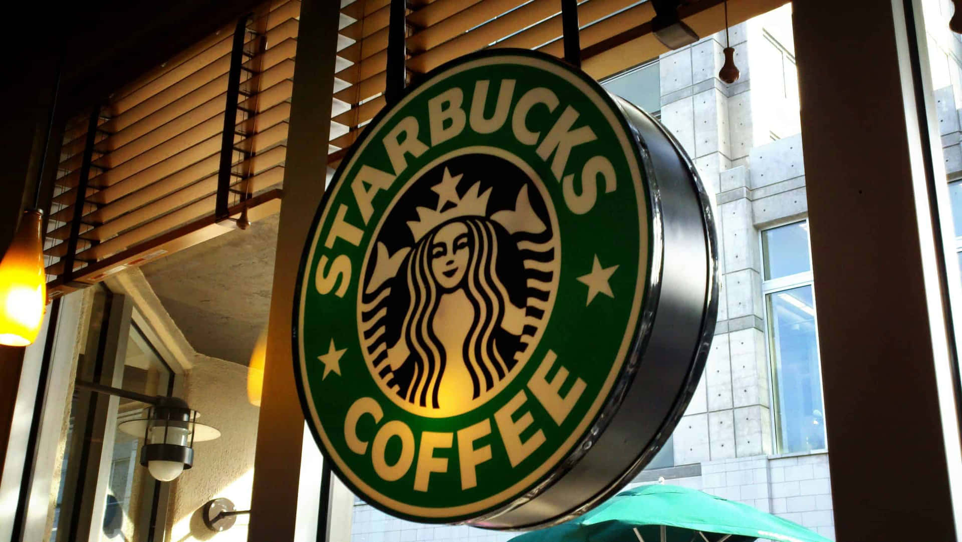 Enklassisk Starbucks Kopp Kaffe För Den Perfekta Morgonen