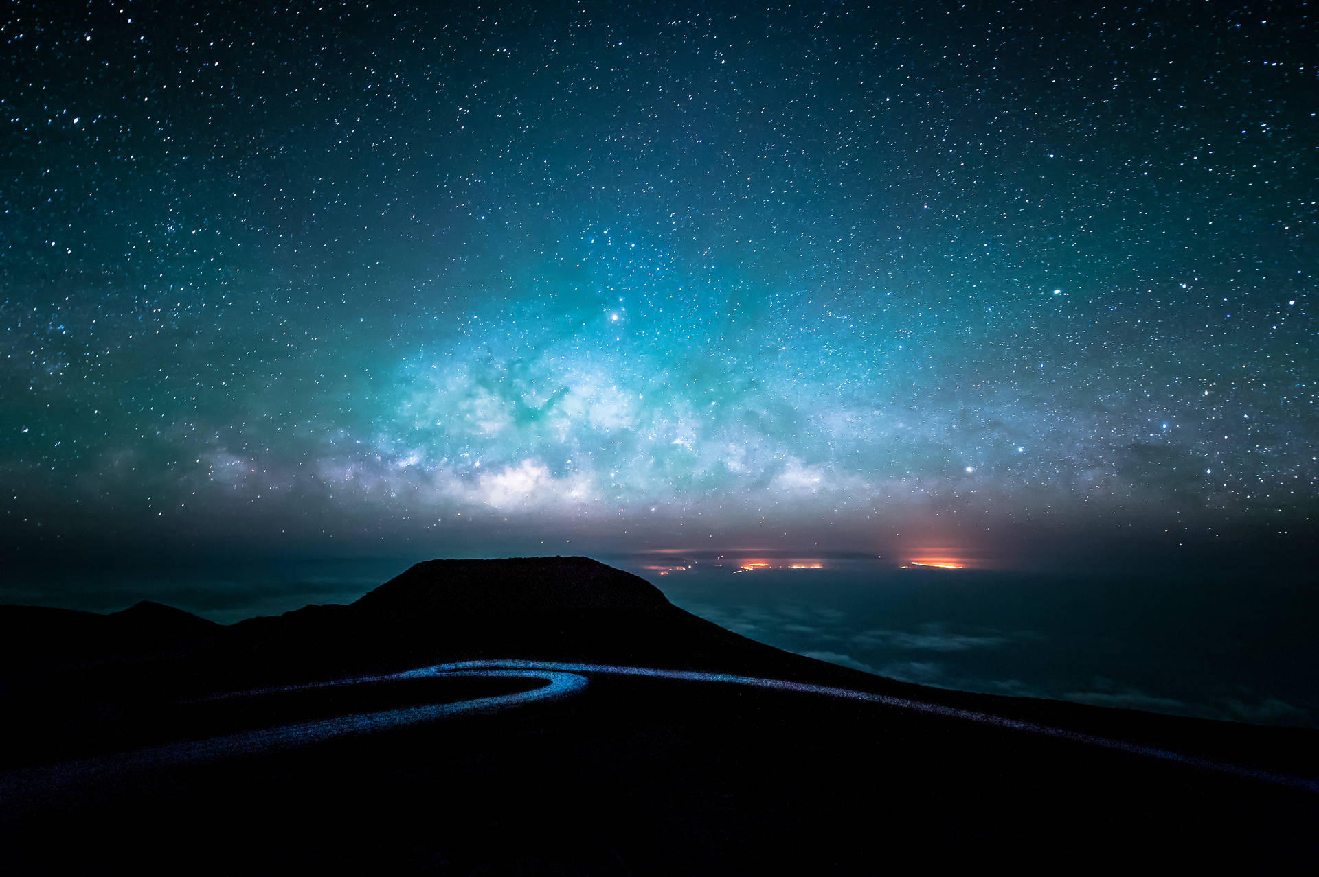 Starry Haleakala National Park 4K Sky Wallpaper