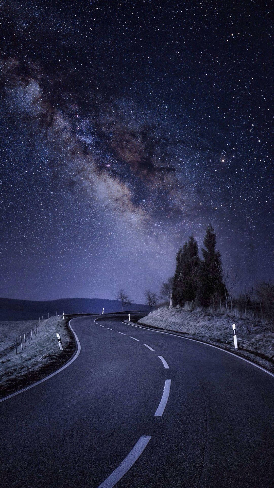 Starry Night Road Iphone Se Wallpaper