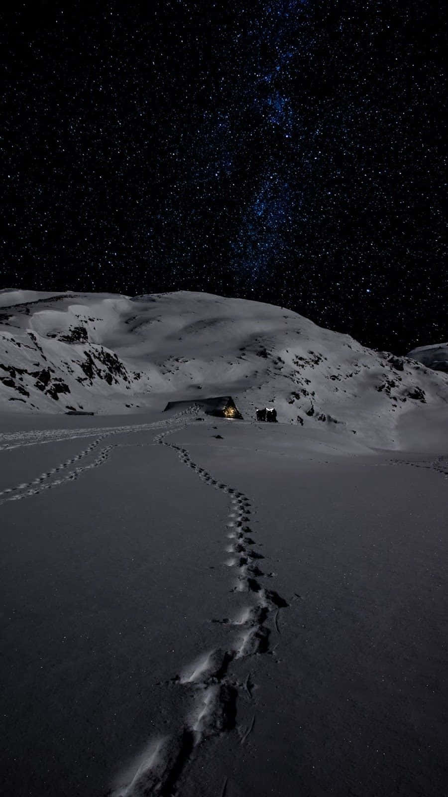 Stjerneklar Natt Snølandskap Med Hytte Bakgrunnsbildet