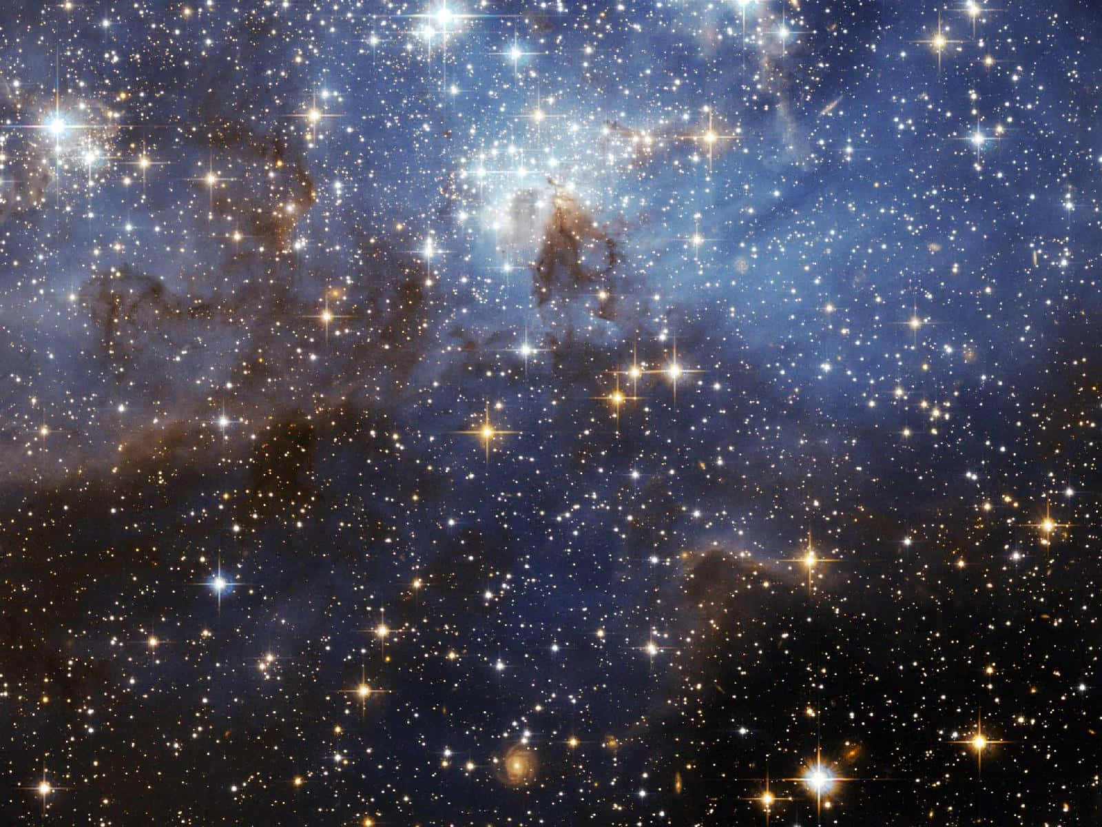 Enblå Stjärnkluster Med Stjärnor I Bakgrunden Wallpaper