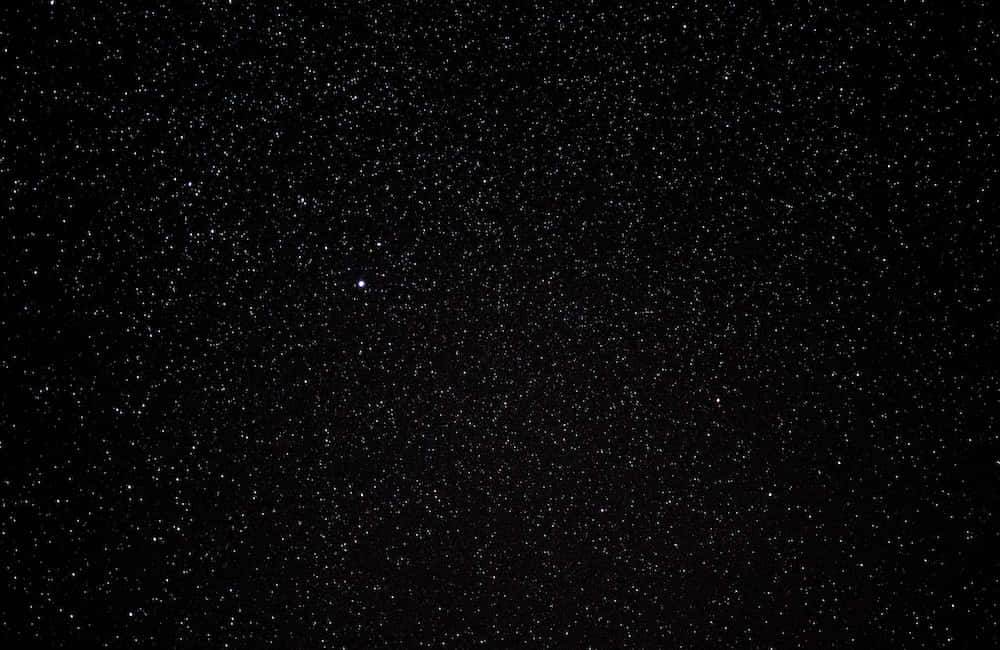 Imagende Estrellas En El Espacio Y Cielo Oscuro.