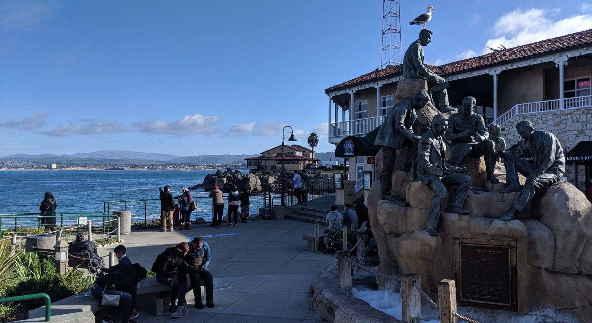 Statuendenkmal In Cannery Row Wallpaper
