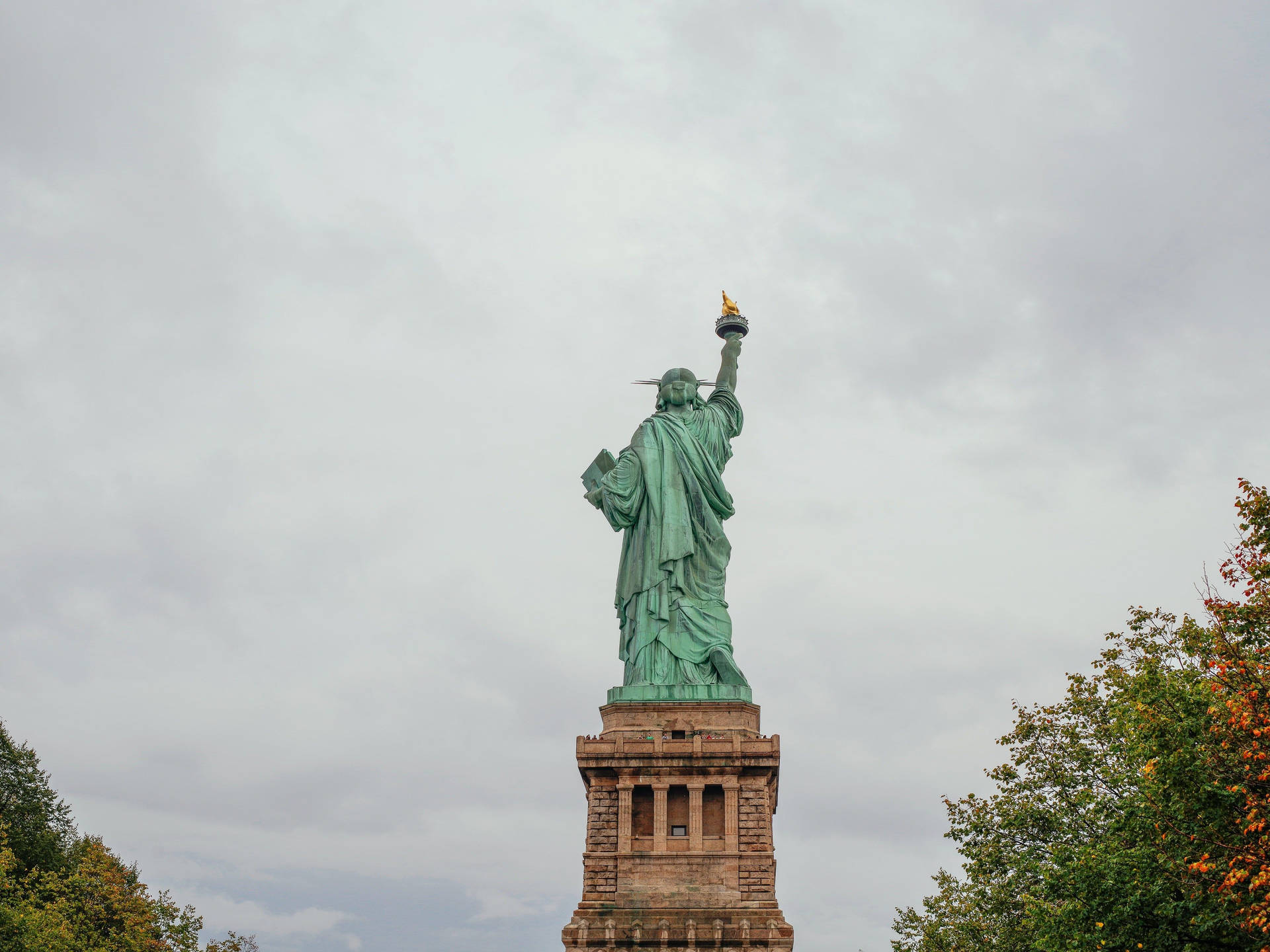 Statue Of Liberty Back View Wallpaper