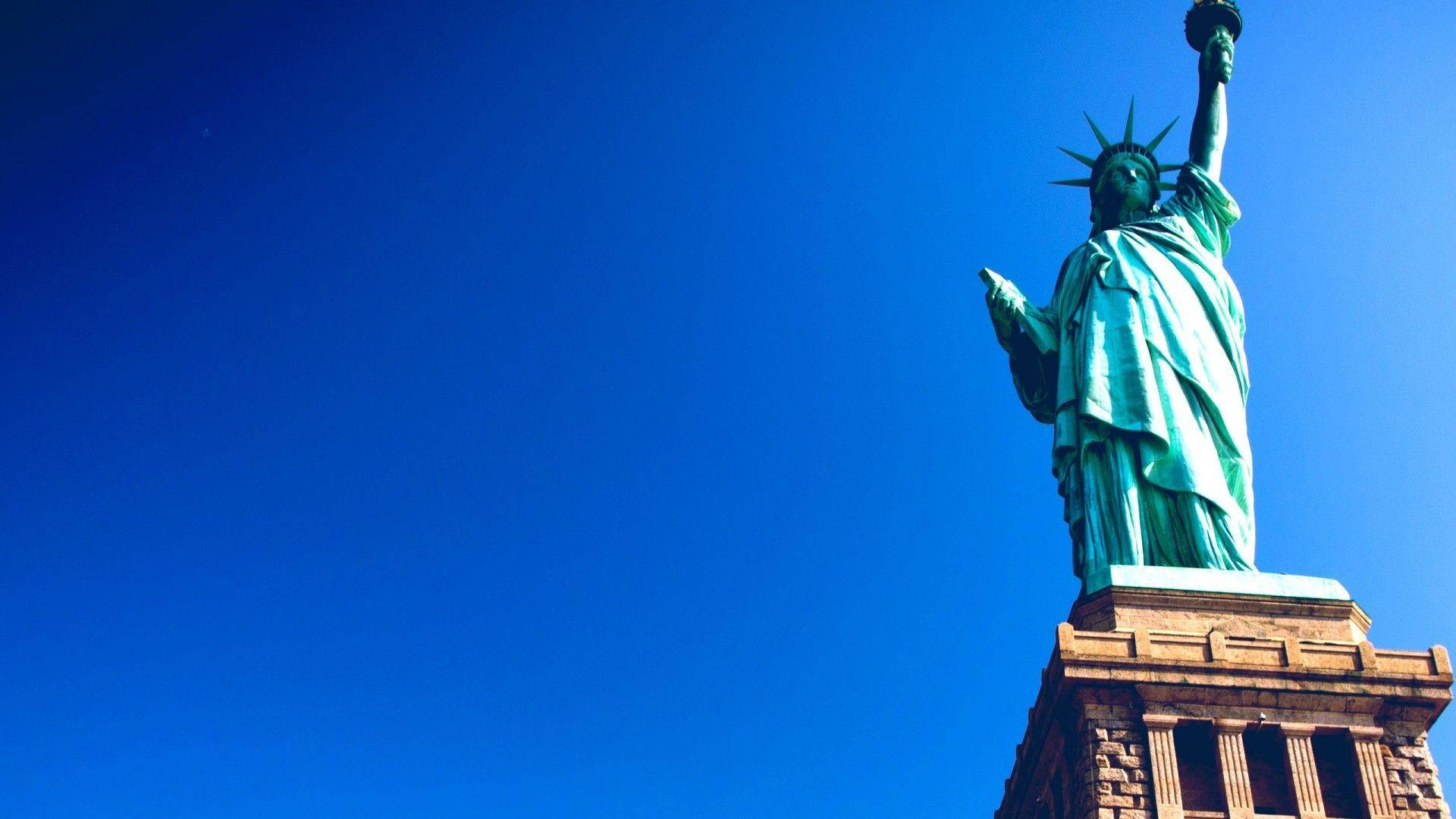Statue Of Liberty Clear Blue Sky Wallpaper