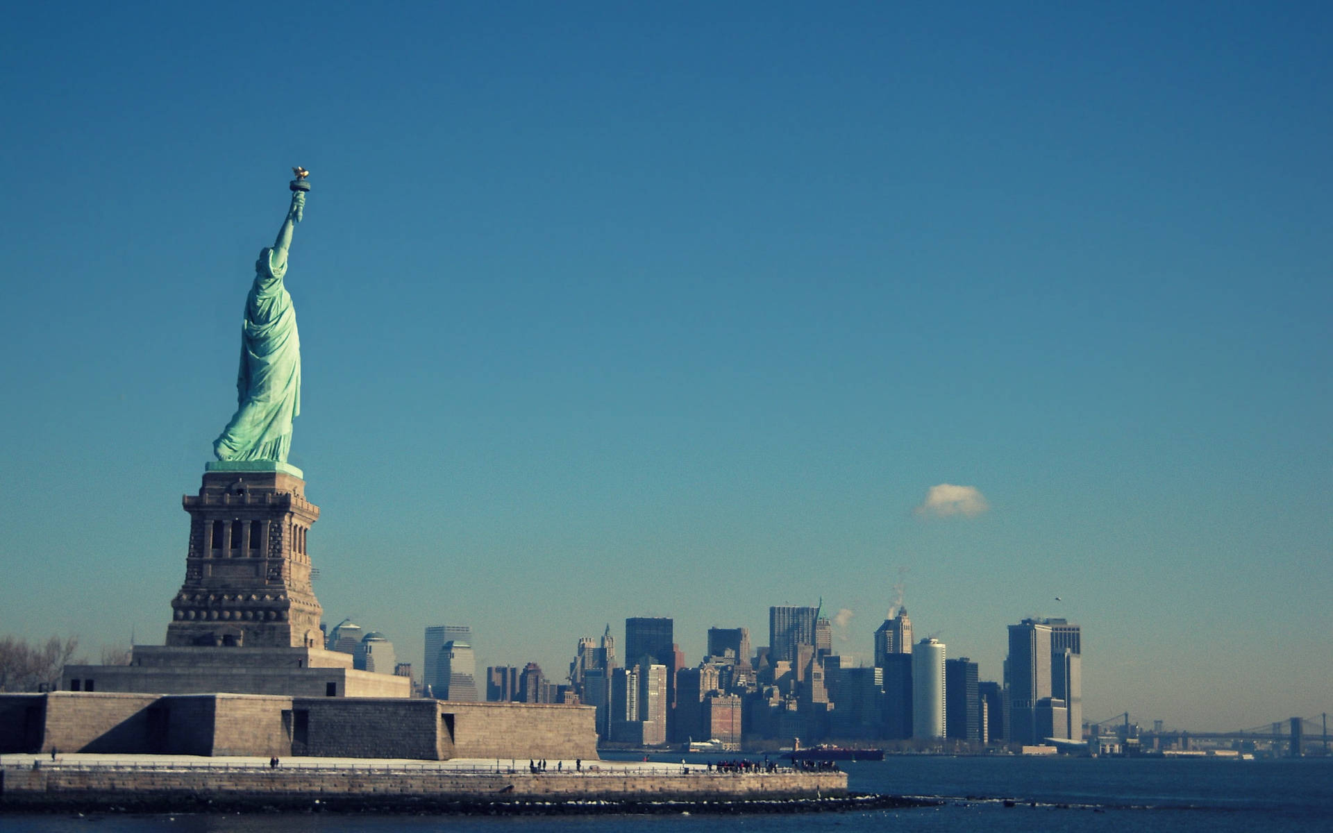 Statue Of Liberty Clear Sky Wallpaper