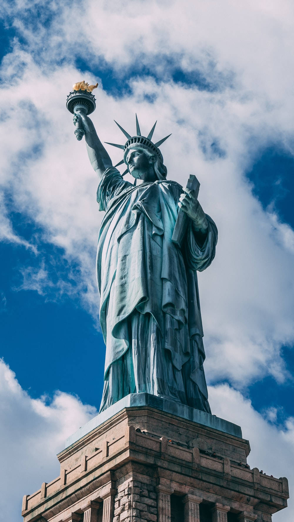 Statue Of Liberty Cloudy Wallpaper