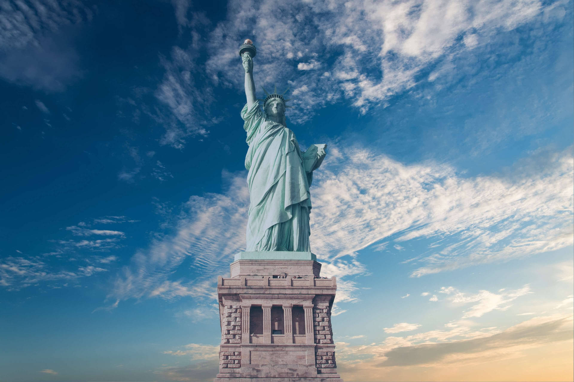 Statue Of Liberty Glow Wallpaper