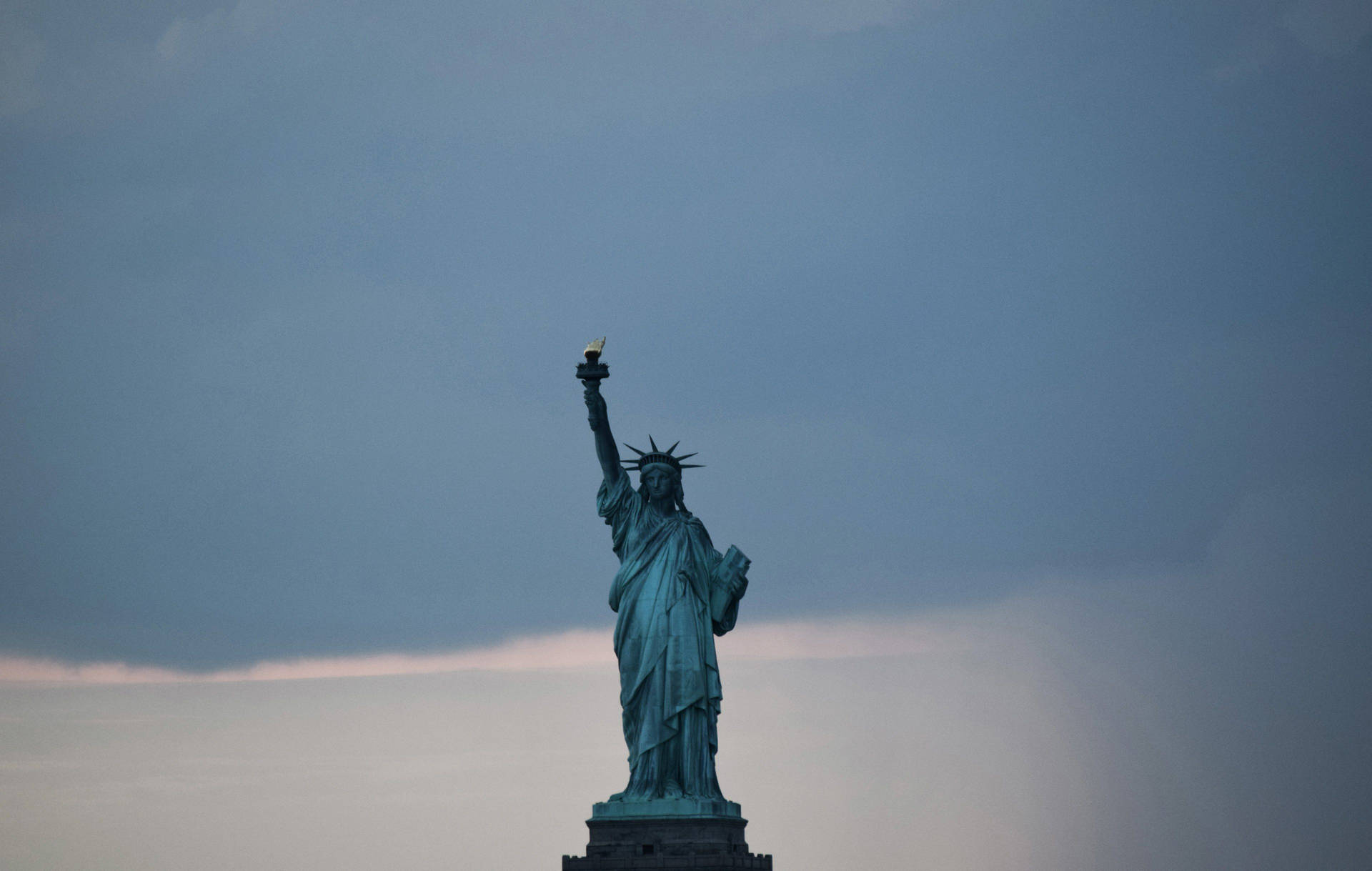 Statue Of Liberty In Gray Sky Wallpaper