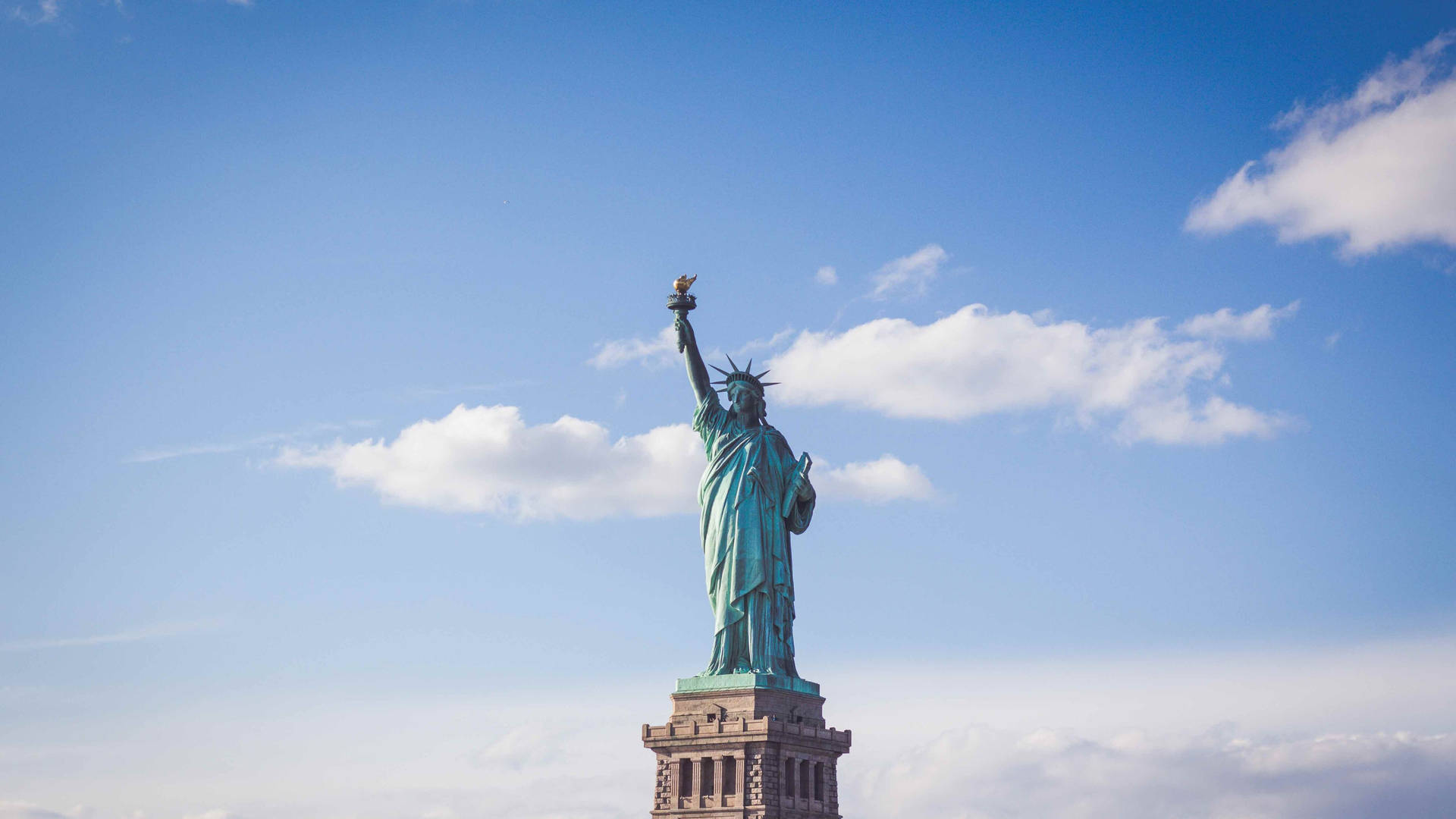 Statue Of Liberty Long Shot Wallpaper