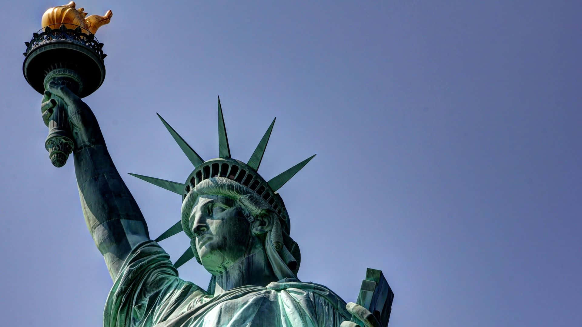 Lagrandiosità Dell'iconica Statua Della Libertà A New York City